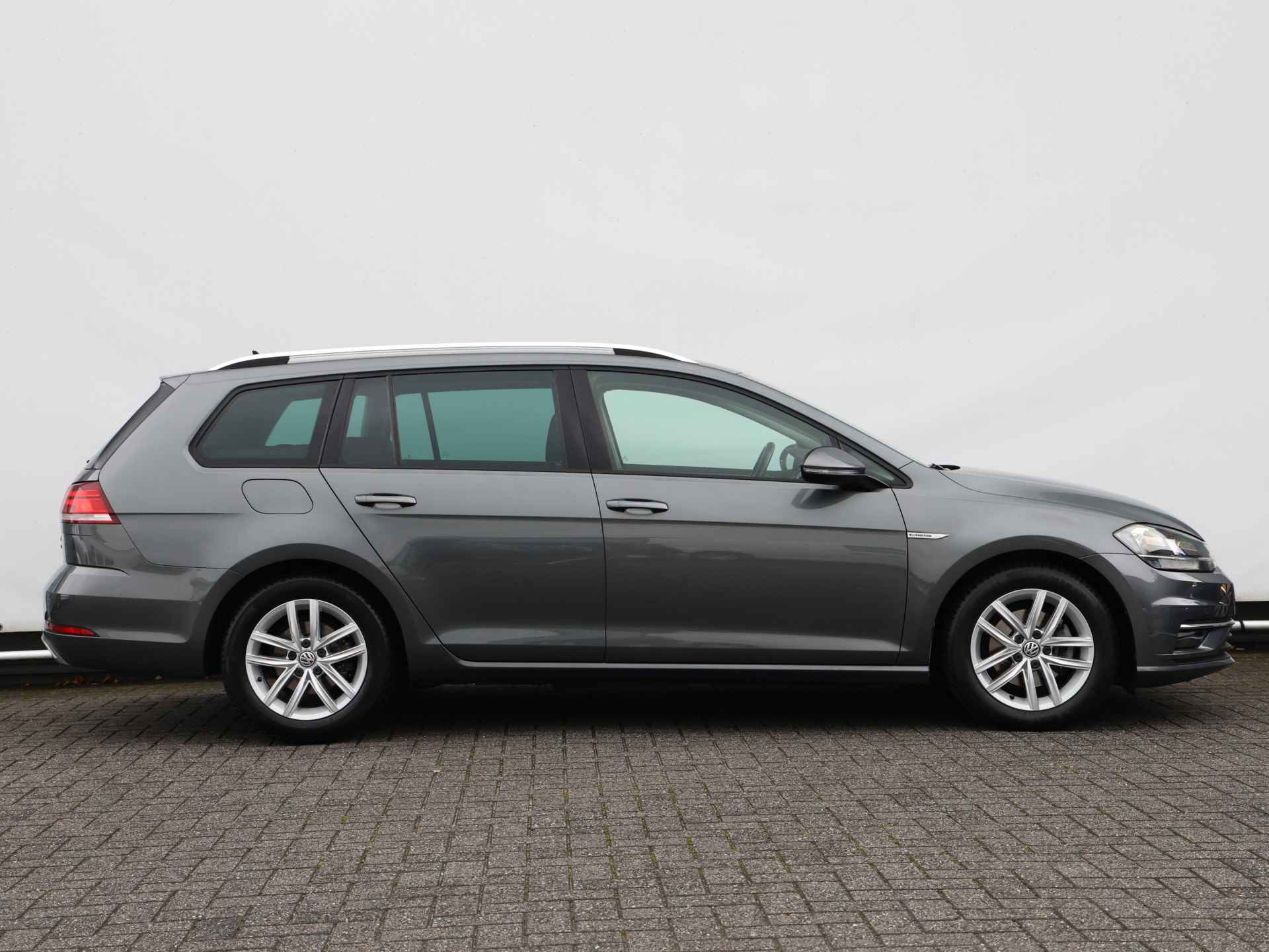 Volkswagen GOLF Variant 1.5 TSI Comfortline 130PK DSG I Navigatie I Cruise control I Parkeersensoren - 2/36