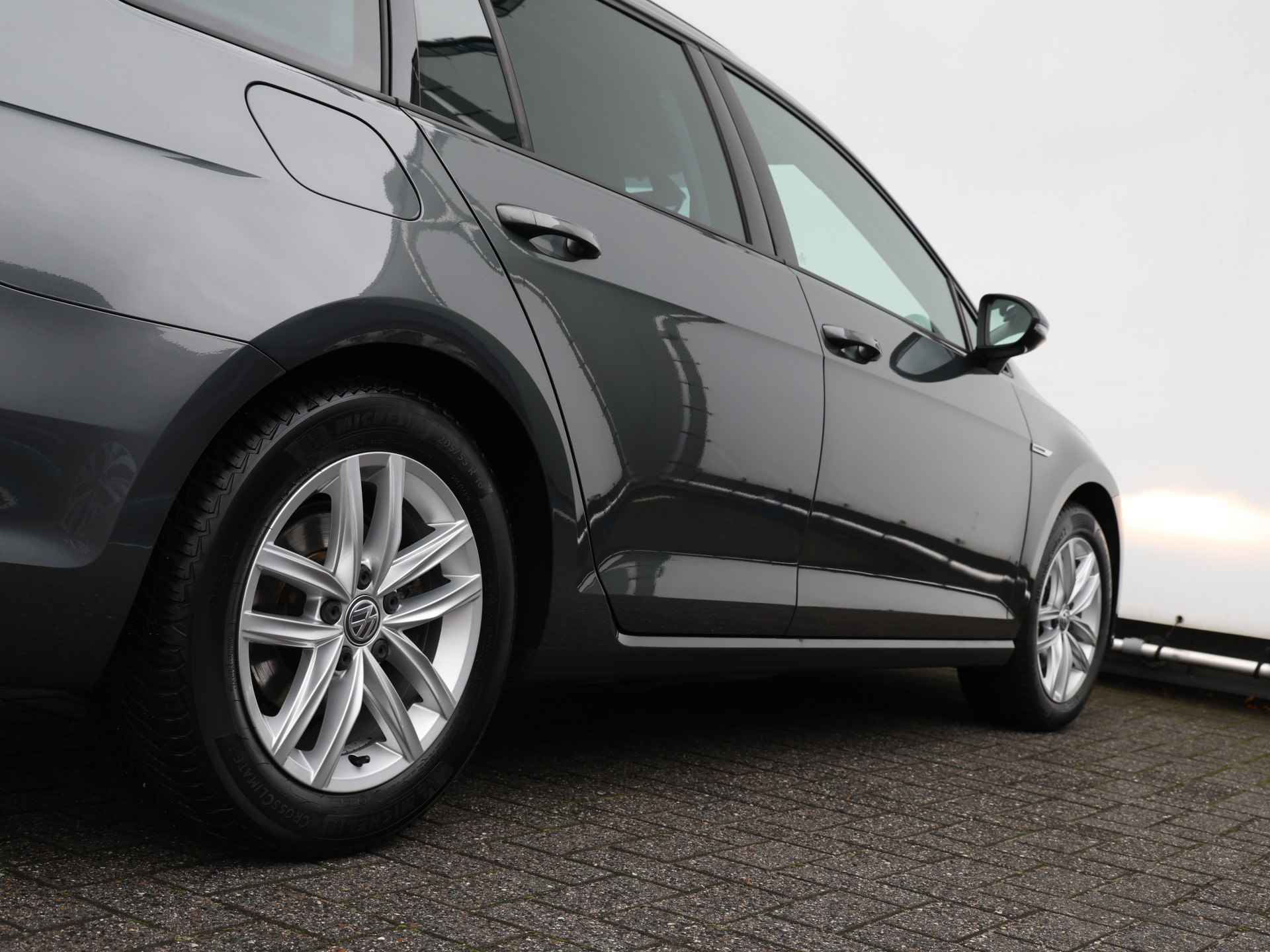 Volkswagen GOLF Variant 1.5 TSI Comfortline 130PK DSG I Navigatie I Cruise control I Parkeersensoren - 18/36