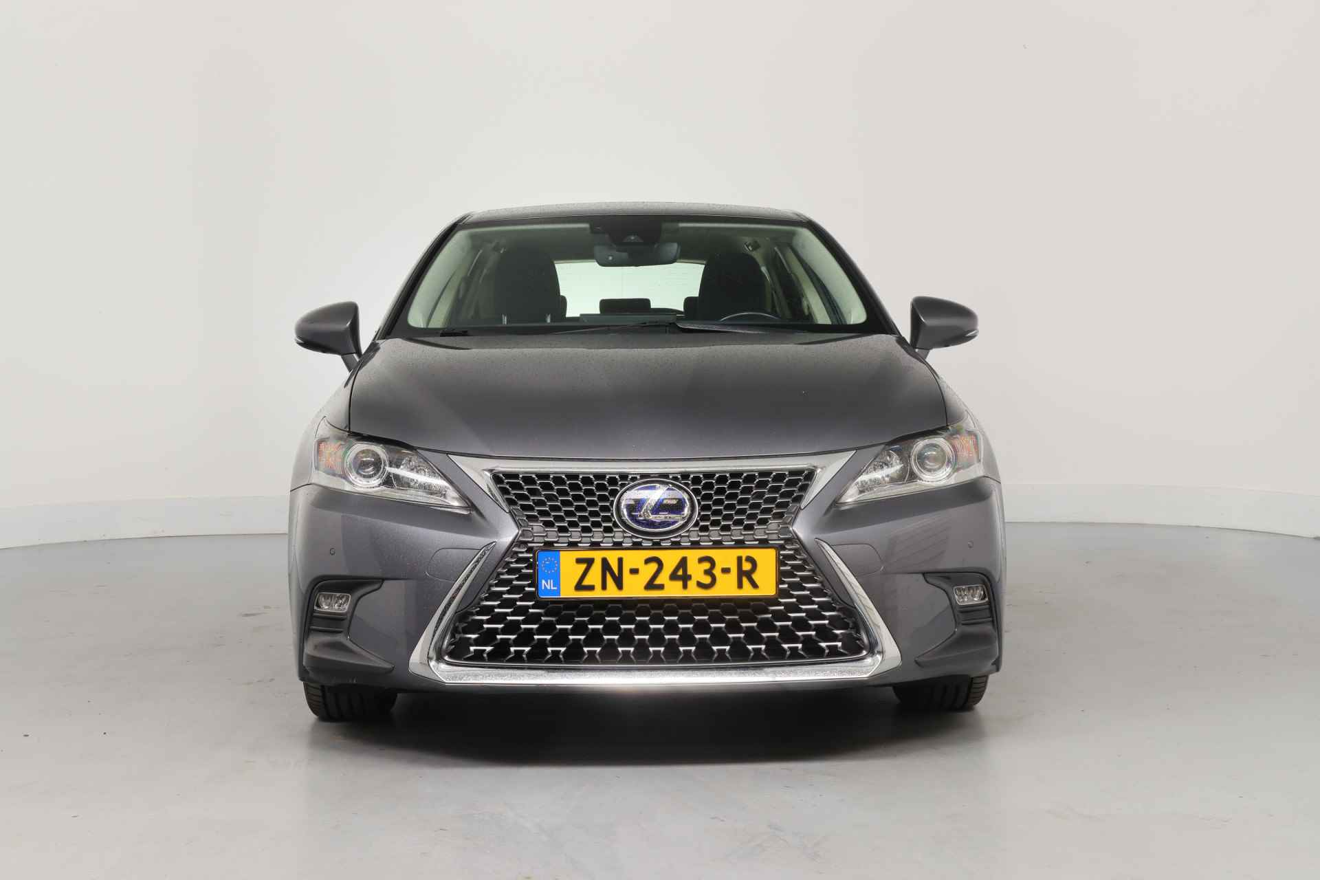 Lexus CT 200h Business Line | Navi | Camera | Clima | Keyless | Cruise Control | Parkeersensoren V+A | Lichtmetalen Velgen - 2/25