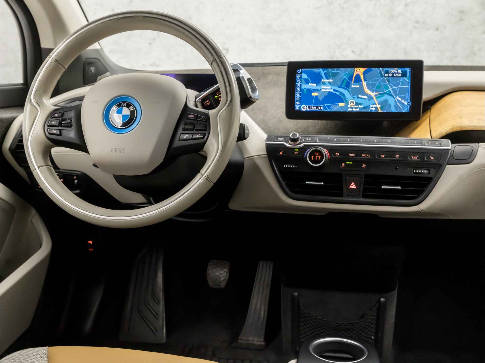 BMW i3 Comfort Advance 22 kWh 170Pk (SCHUIFDAK, GROOT NAVI, HARMAN/KARDON, STOELVERWARMING, DEALER ONDERHOUDEN, LEDER, LED, PARKEERSENSOREN, CRUISE, NIEUWSTAAT) - 7/39