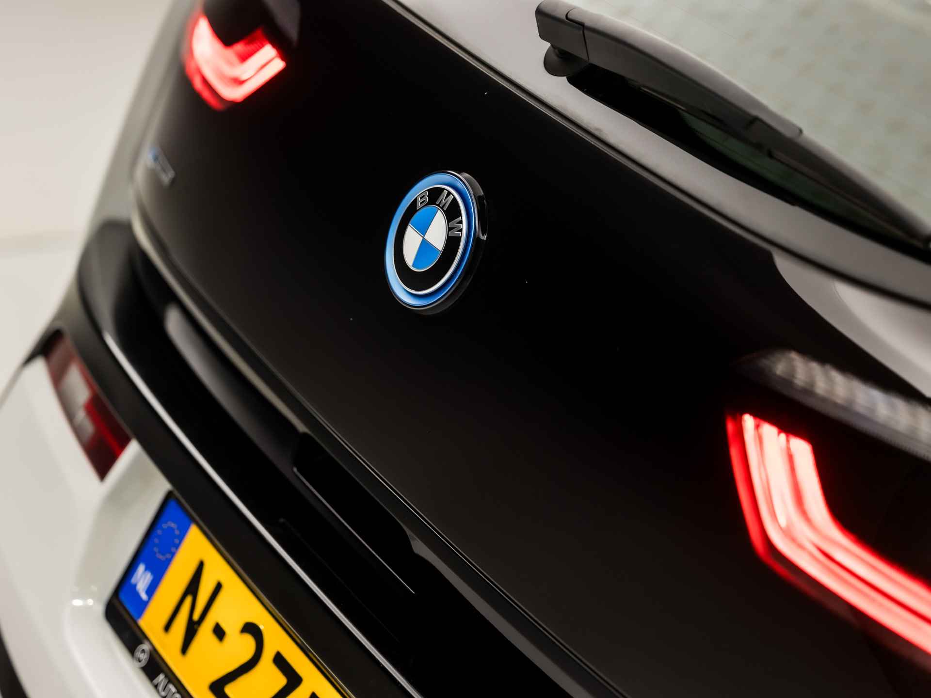 BMW i3 Advance Sport 22 kWh 170Pk (SCHUIFDAK, GROOT NAVI, HARMAN/KARDON, STOELVERWARMING, DEALER ONDERHOUDEN, LEDER, LED, PARKEERSENSOREN, CRUISE, NIEUWSTAAT) - 33/40