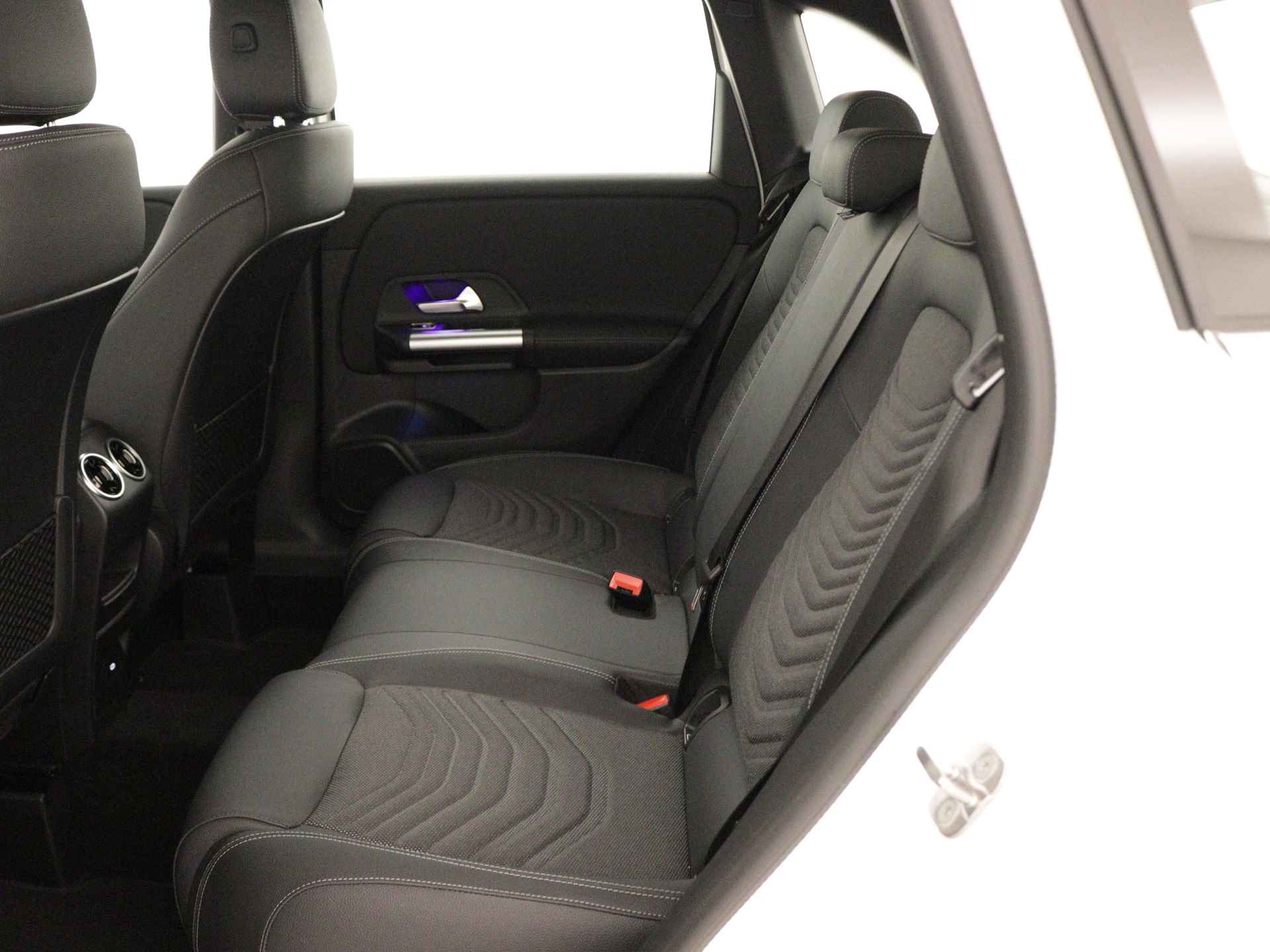 Mercedes-Benz B-Klasse 180 Star Edition Luxury Line | Trekhaak | Dodehoekassistent | Parkeerpakket met achteruitrijcamera | Sfeerverlichting | USB-pakket plus | Keyless-Go comfortpakket | Draadloos oplaadsysteem voor Smartphone | - 6/41