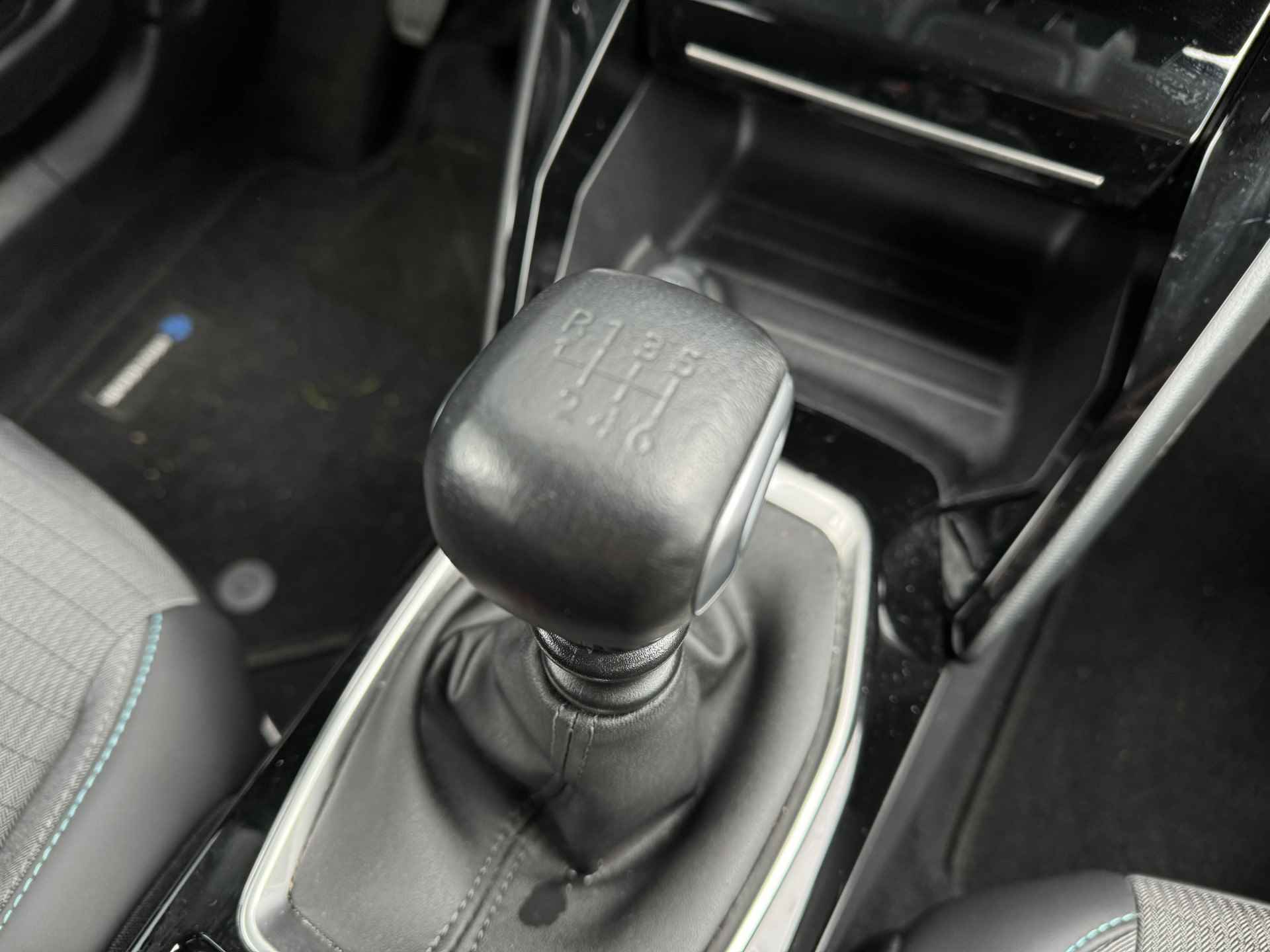 Peugeot 2008 1.2 PureTech Allure Pack | Cruise Control | PDC achter | Navi | Carplay - 17/30