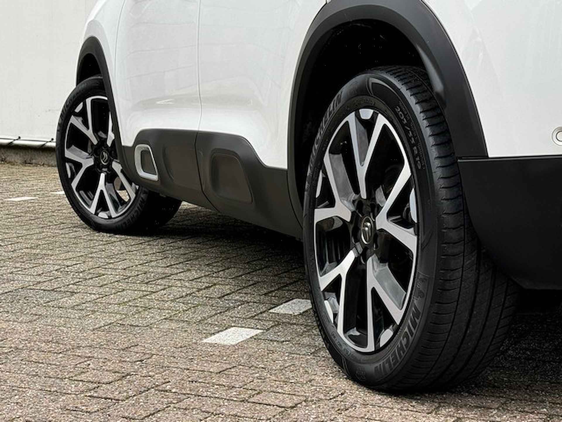 Citroën C5 Aircross 1.2 PureTech Feel met Navi/Camera, 19inch Velgen, Digitaal Dashboard - 8/20