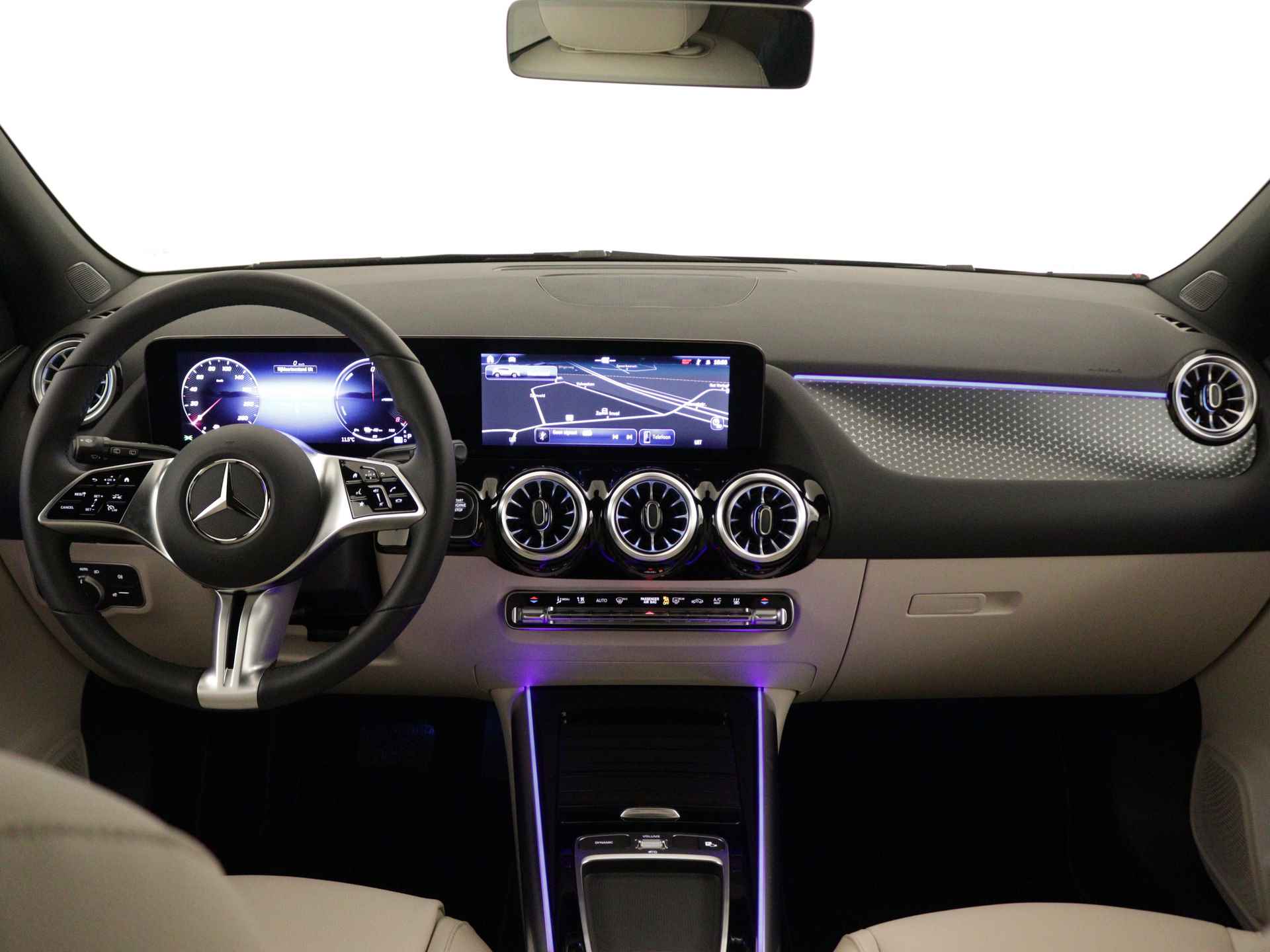 Mercedes-Benz GLA 250 e Star Edition Luxury Line | Dodehoekassistent | Verwarmde stoelen vooraan | Keyless-Go comfortpakket | USB-pakket plus | Parkeerpakket met achteruitrijcamera | Draadloos oplaadsysteem voor mobiele Smartphone - 31/38