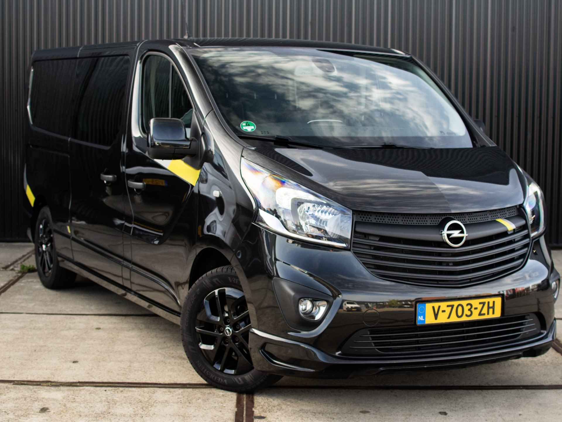 Opel Vivaro 1.6 CDTI 145pk L2H1 DC Irmscher | Rolstoelbus | 4 +1 | Lift | Grijs kenteken | 2x Schuifdeur | Standkachel | Rolstoelauto | - 29/42