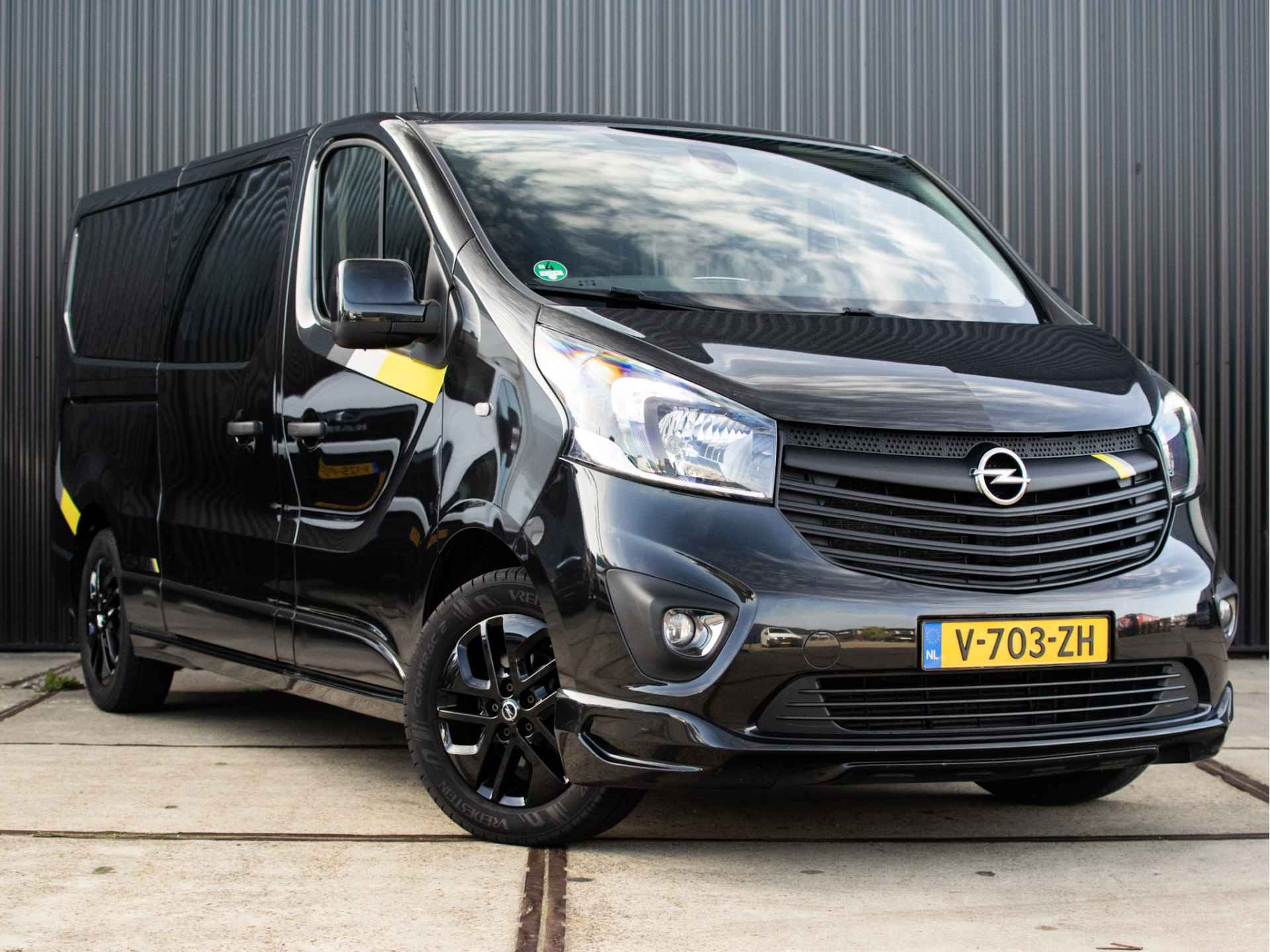 Opel Vivaro 1.6 CDTI 145pk L2H1 DC Irmscher | Rolstoelbus | 4 +1 | Lift | Grijs kenteken | 2x Schuifdeur | Standkachel | Rolstoelauto | - 30/42