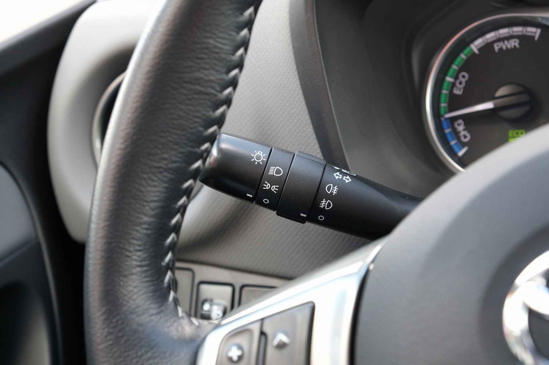 Toyota Yaris 1.5 Hybrid 100PK Trend Automaat | Safety Sense® | Airco | Naviga - 18/40