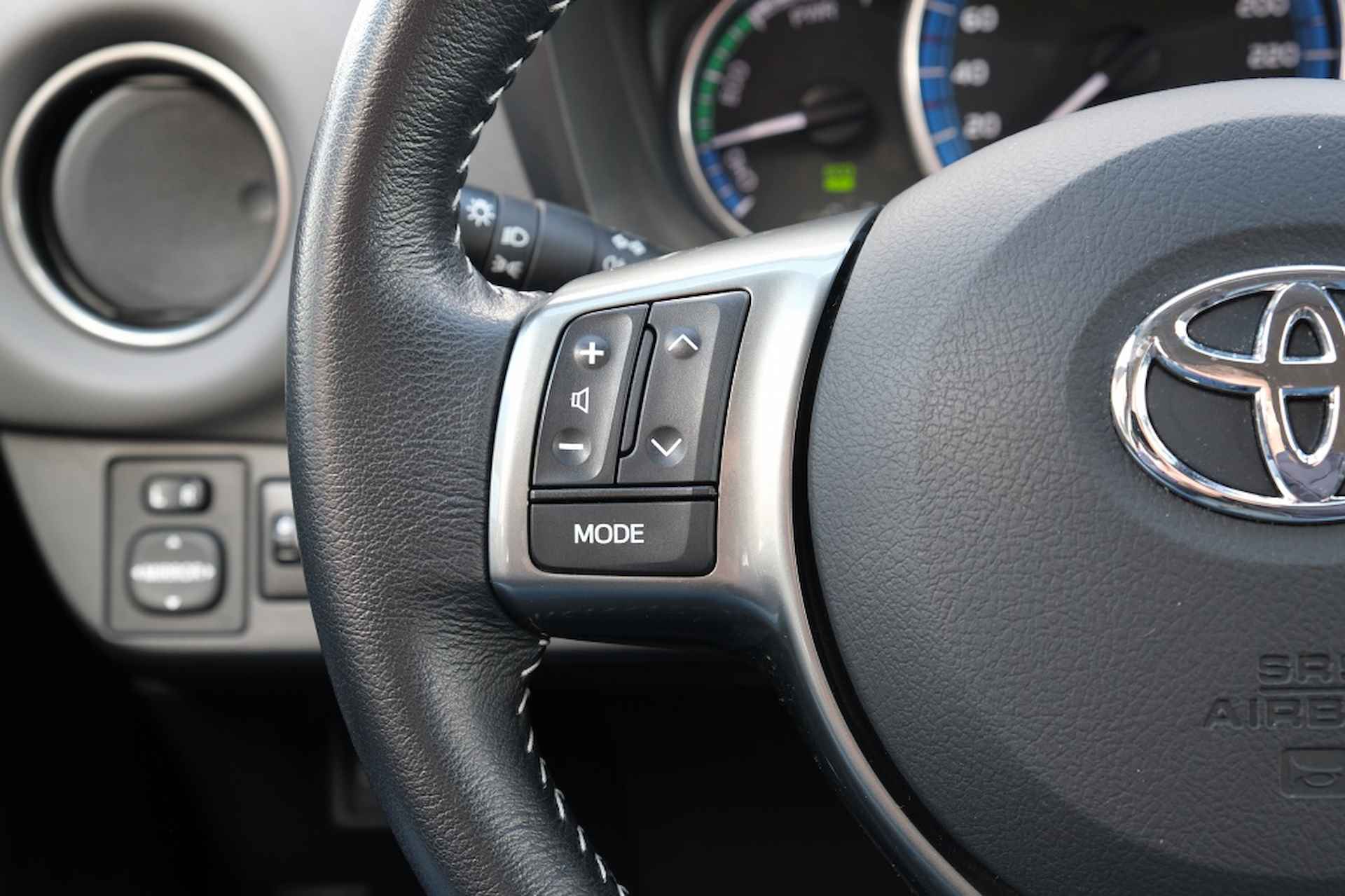 Toyota Yaris 1.5 Hybrid 100PK Trend Automaat | Safety Sense® | Airco | Naviga - 19/40
