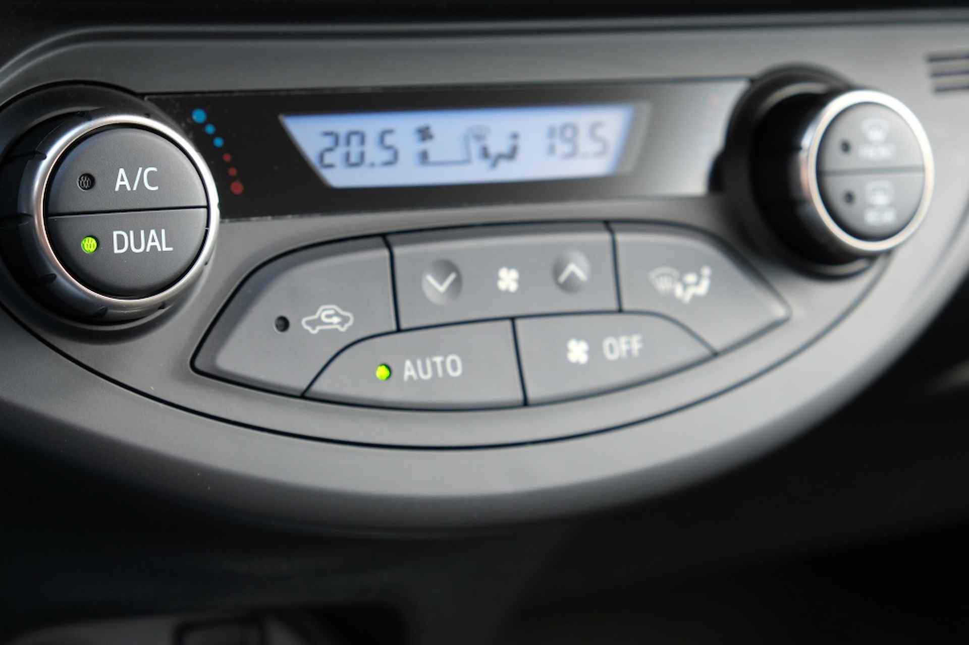 Toyota Yaris 1.5 Hybrid 100PK Trend Automaat | Safety Sense® | Airco | Naviga - 29/40