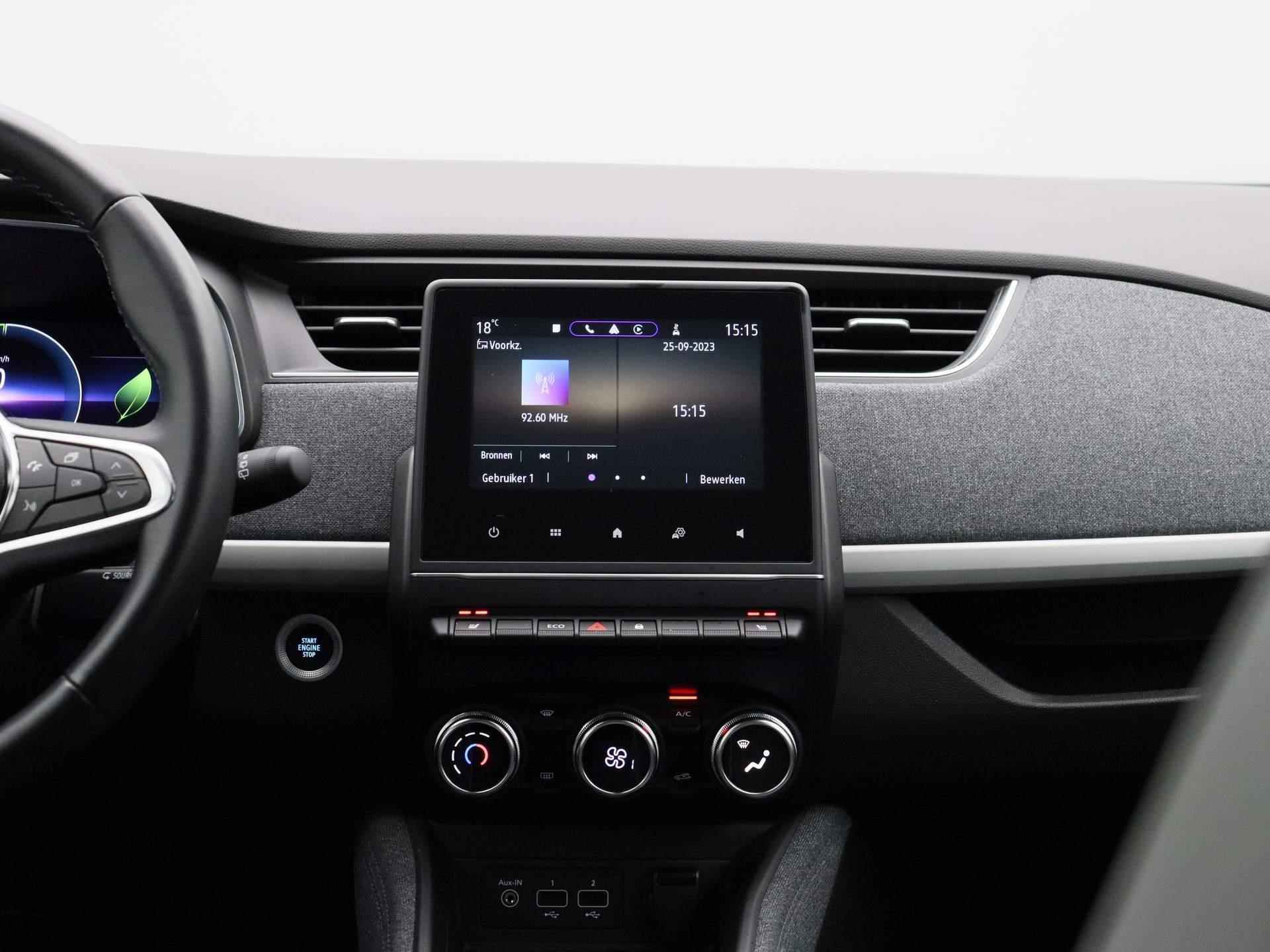 Renault ZOE R110 Intens 52 kWh Accukoop! | Navigatie | Apple & Android Carplay | Stuur & Stoelverwarming | Parkeersensoren & Camera | Climate Control | Keyless Entry | Automatische Verlichting & Regensensoren | - 9/36
