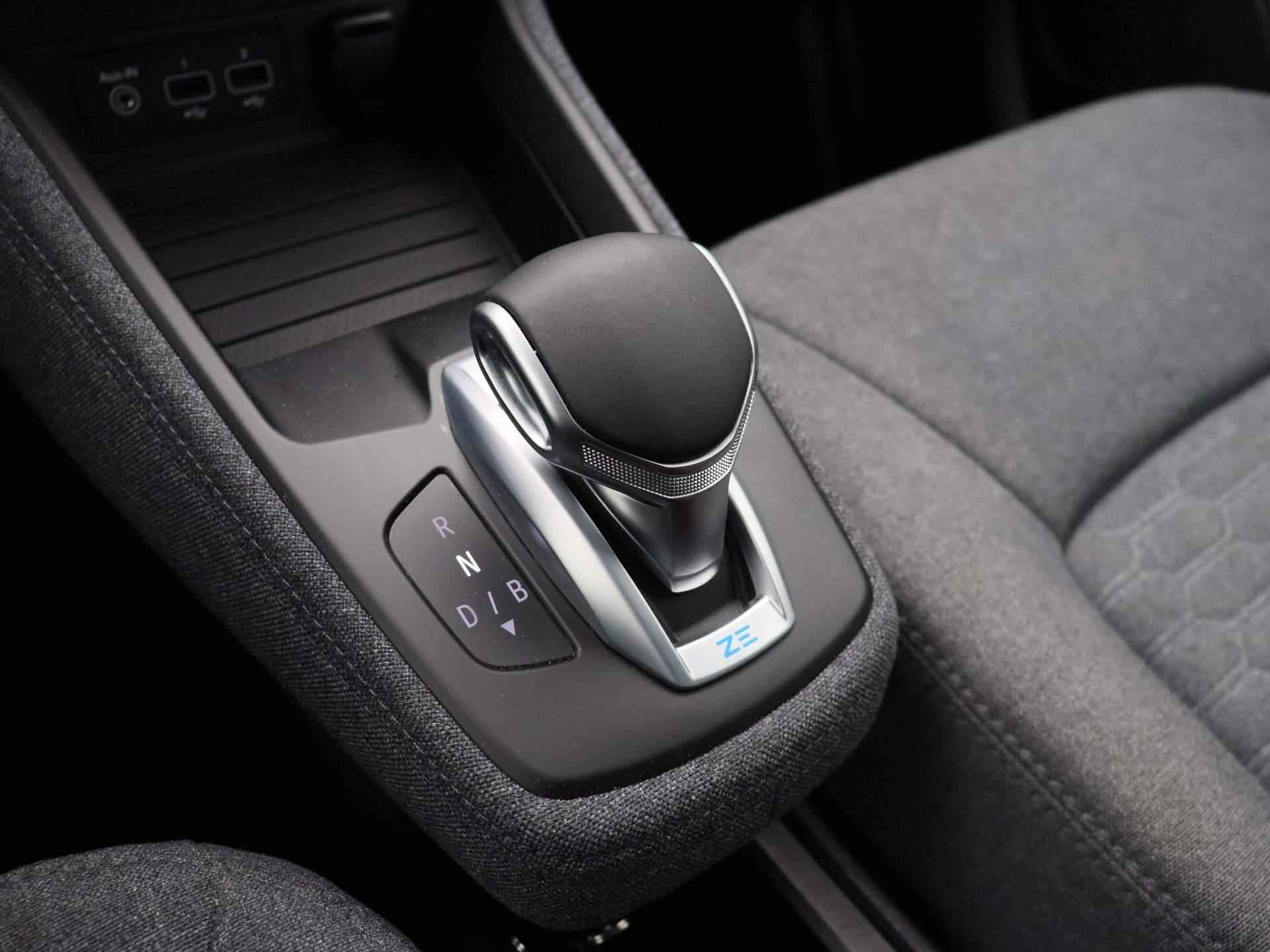 Renault ZOE R110 Intens 52 kWh Accukoop! | Navigatie | Apple & Android Carplay | Stuur & Stoelverwarming | Parkeersensoren & Camera | Climate Control | Keyless Entry | Automatische Verlichting & Regensensoren | - 20/36