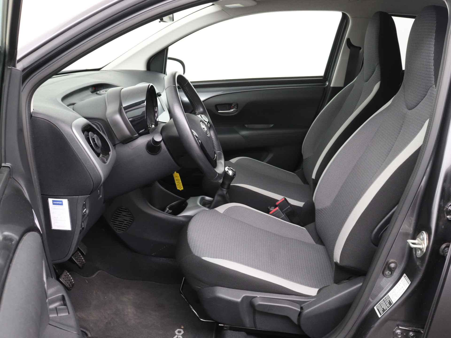 Toyota Aygo 1.0 VVT-i x-joy cabrio | Apple Carplay/Android Auto | Dealer onderhouden | - 20/43