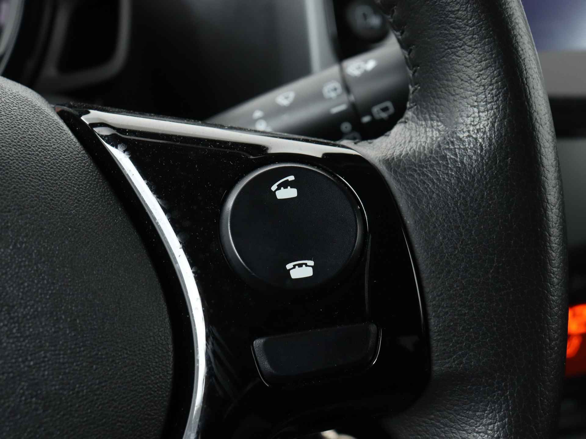 Toyota Aygo 1.0 VVT-i x-joy cabrio | Apple Carplay/Android Auto | Dealer onderhouden | - 23/43