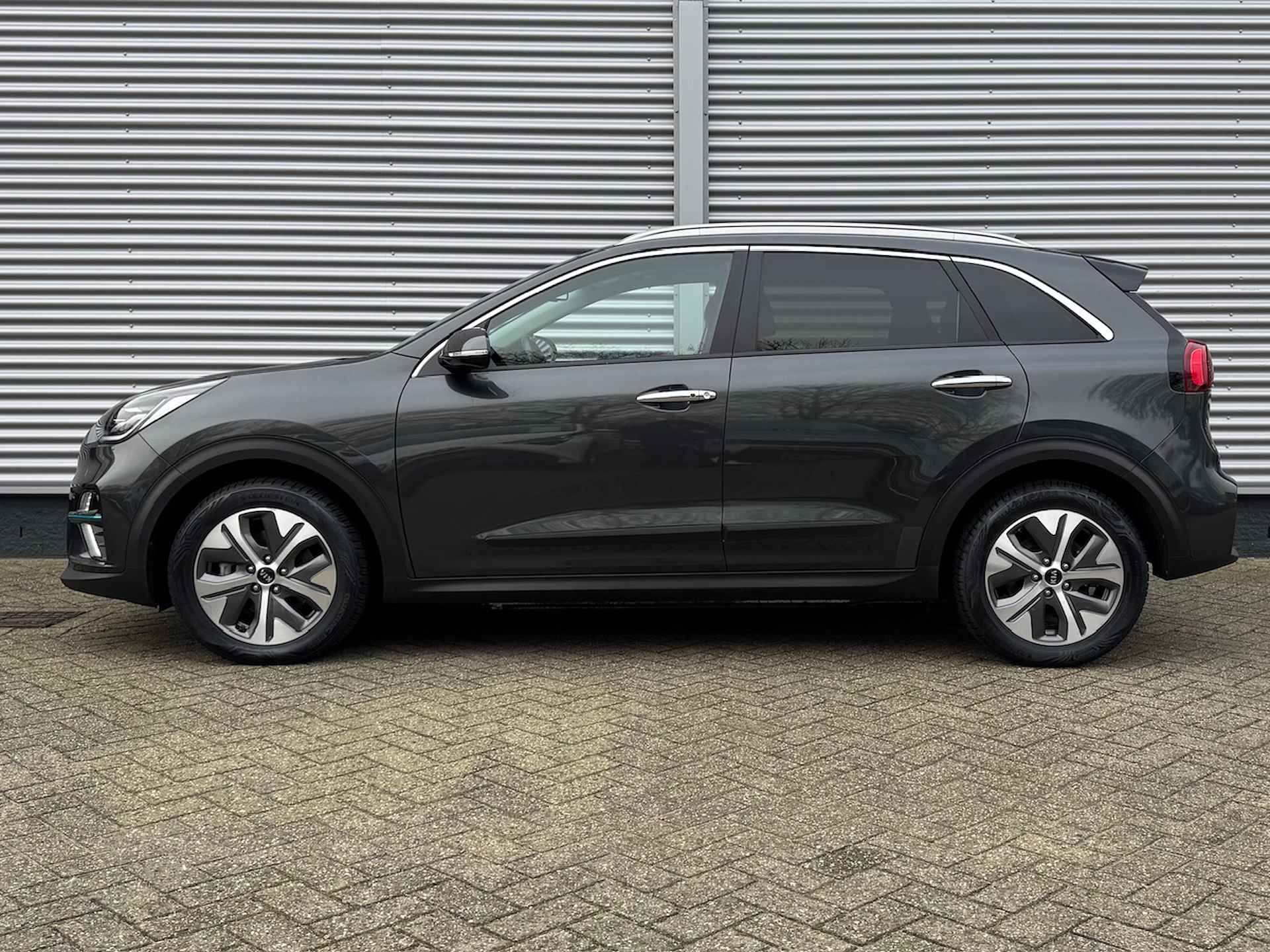 KIA e-Niro 64kWh 204pk Aut DynamicPlusLine | Schuif/Kanteldak | Trekhaak | Stoel/Stuurwielverwarming | Climate Control | Navigatie | - 2/43