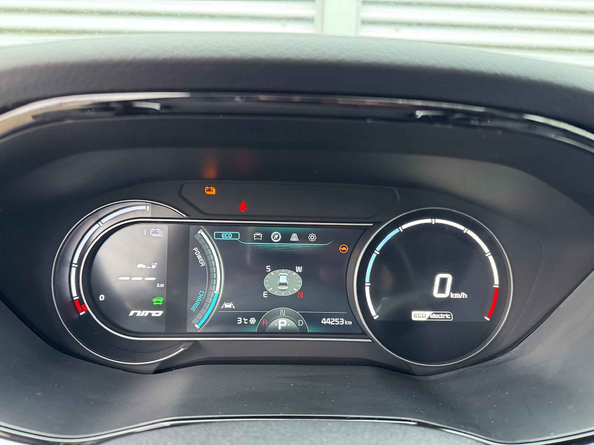 KIA e-Niro 64kWh 204pk Aut DynamicPlusLine | Schuif/Kanteldak | Trekhaak | Stoel/Stuurwielverwarming | Climate Control | Navigatie | - 14/43