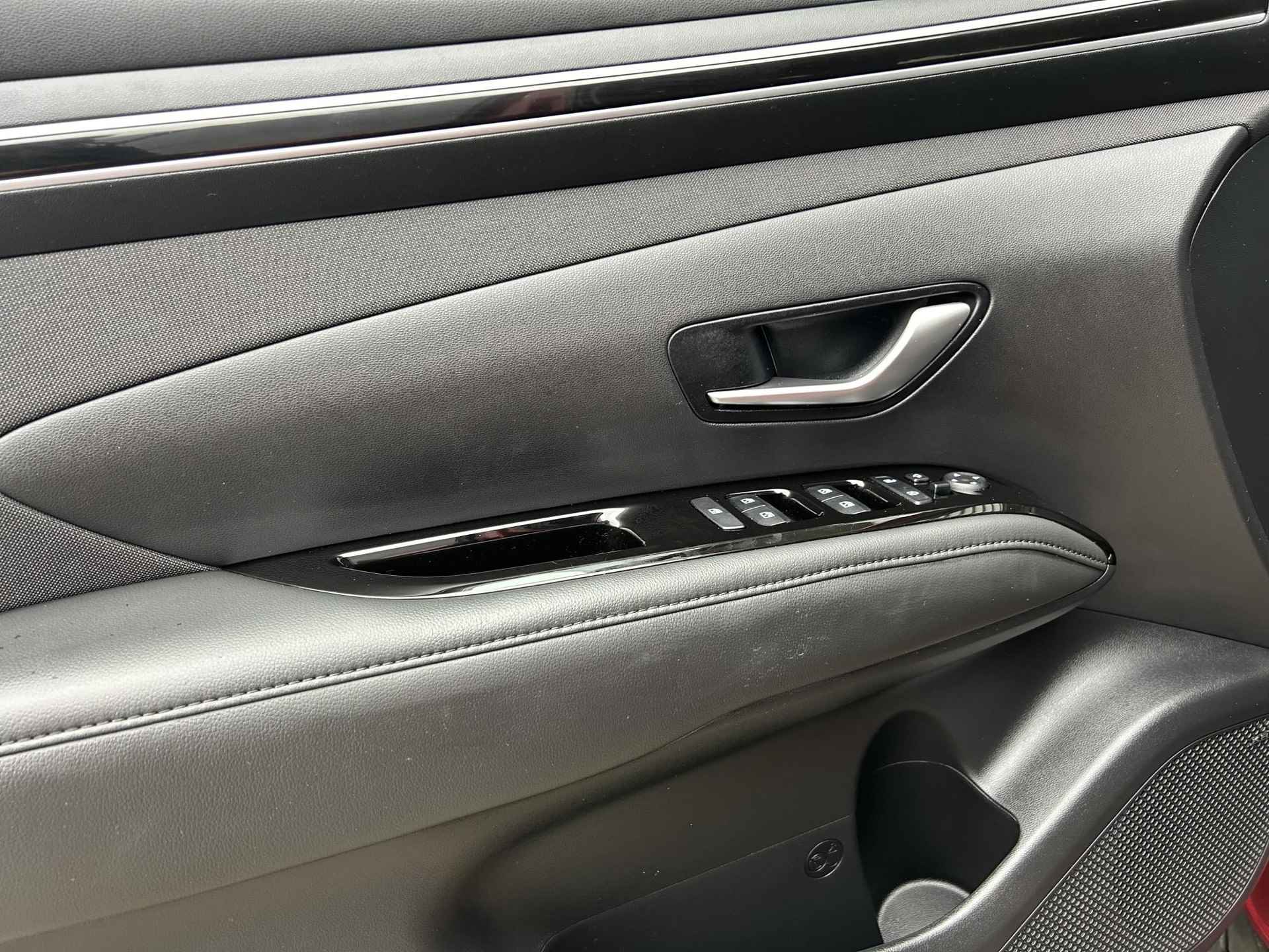 Hyundai Tucson 1.6 T-GDI MHEV Comfort Smart Automaat | Camera | Navi | Stuur-/Stoelverwarming | 17” Velgen | Clima | Key-Less | PDC | Cruise | LED | - 12/24