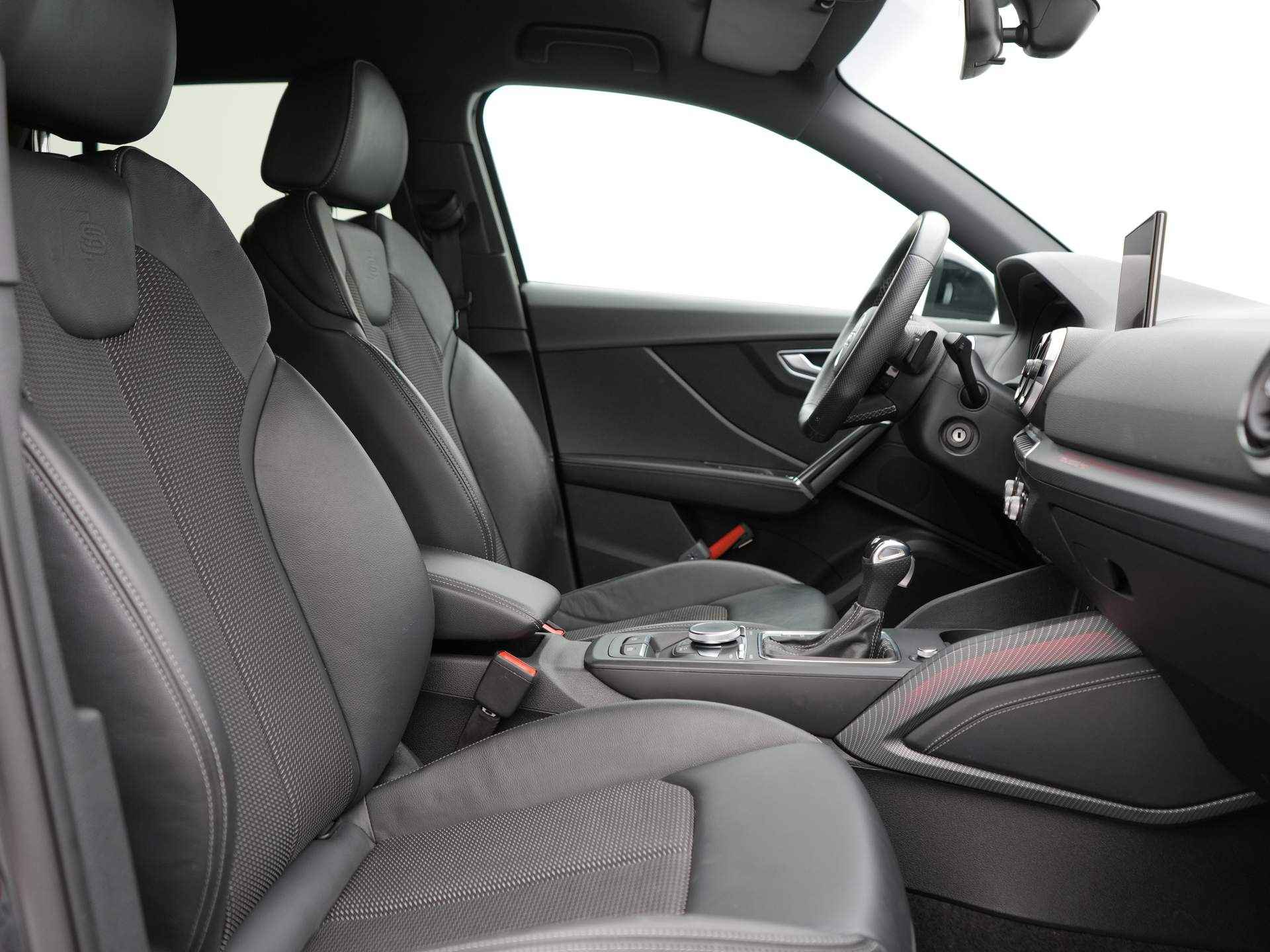 Audi SQ2  S-tronic quattro 2.0 TFSI quattro 300pk | Navigatie | Sportstoelen | Getint glas | 19" LM velgen | - 16/36