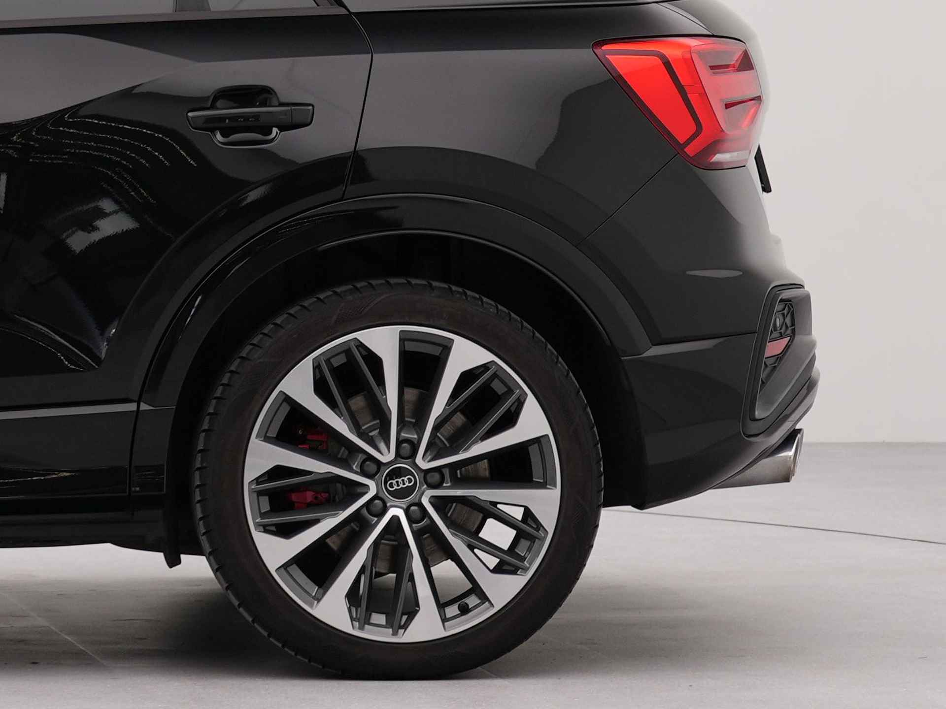 Audi SQ2  S-tronic quattro 2.0 TFSI quattro 300pk | Navigatie | Sportstoelen | Getint glas | 19" LM velgen | - 30/36