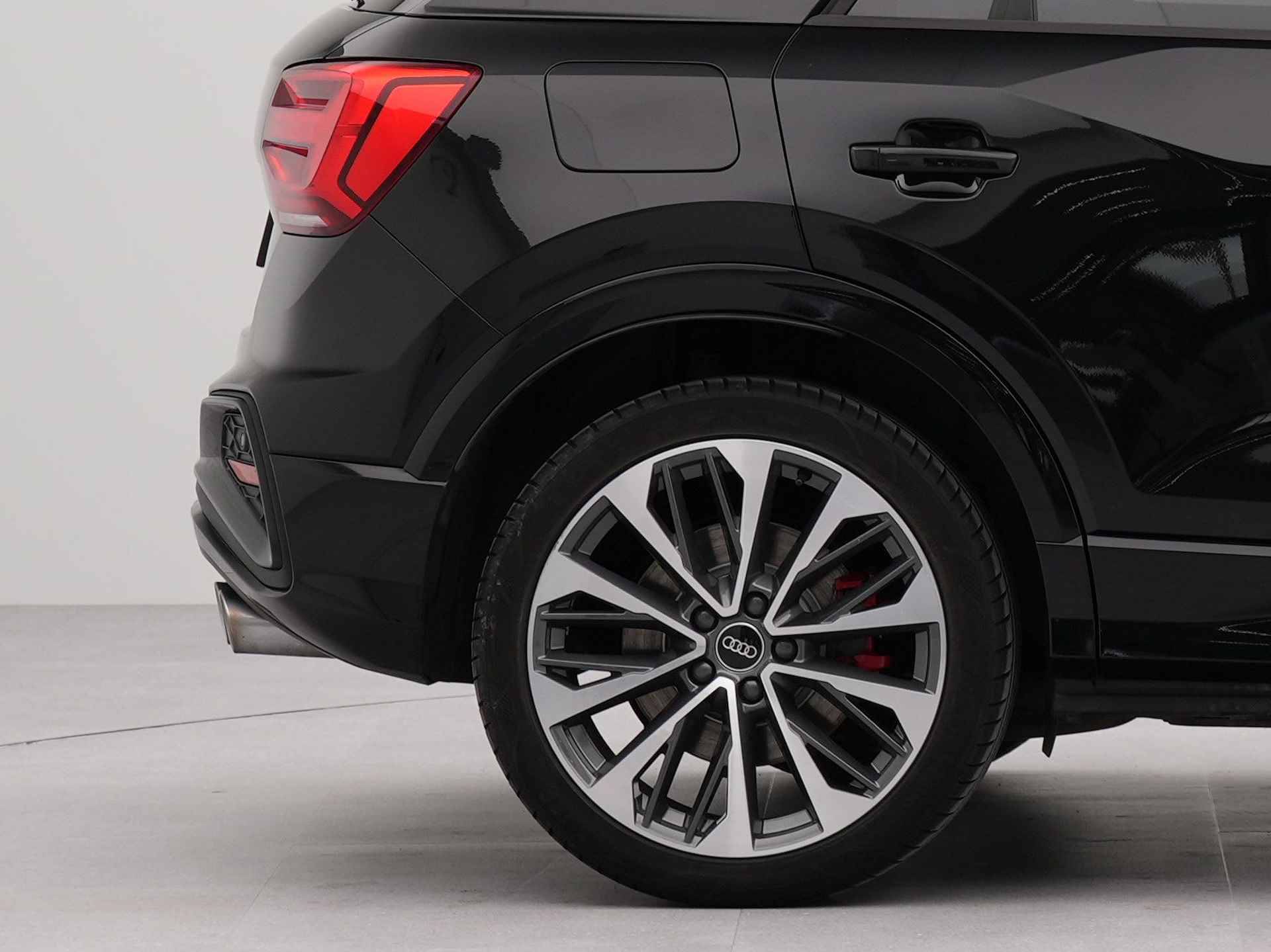 Audi SQ2  S-tronic quattro 2.0 TFSI quattro 300pk | Navigatie | Sportstoelen | Getint glas | 19" LM velgen | - 31/36