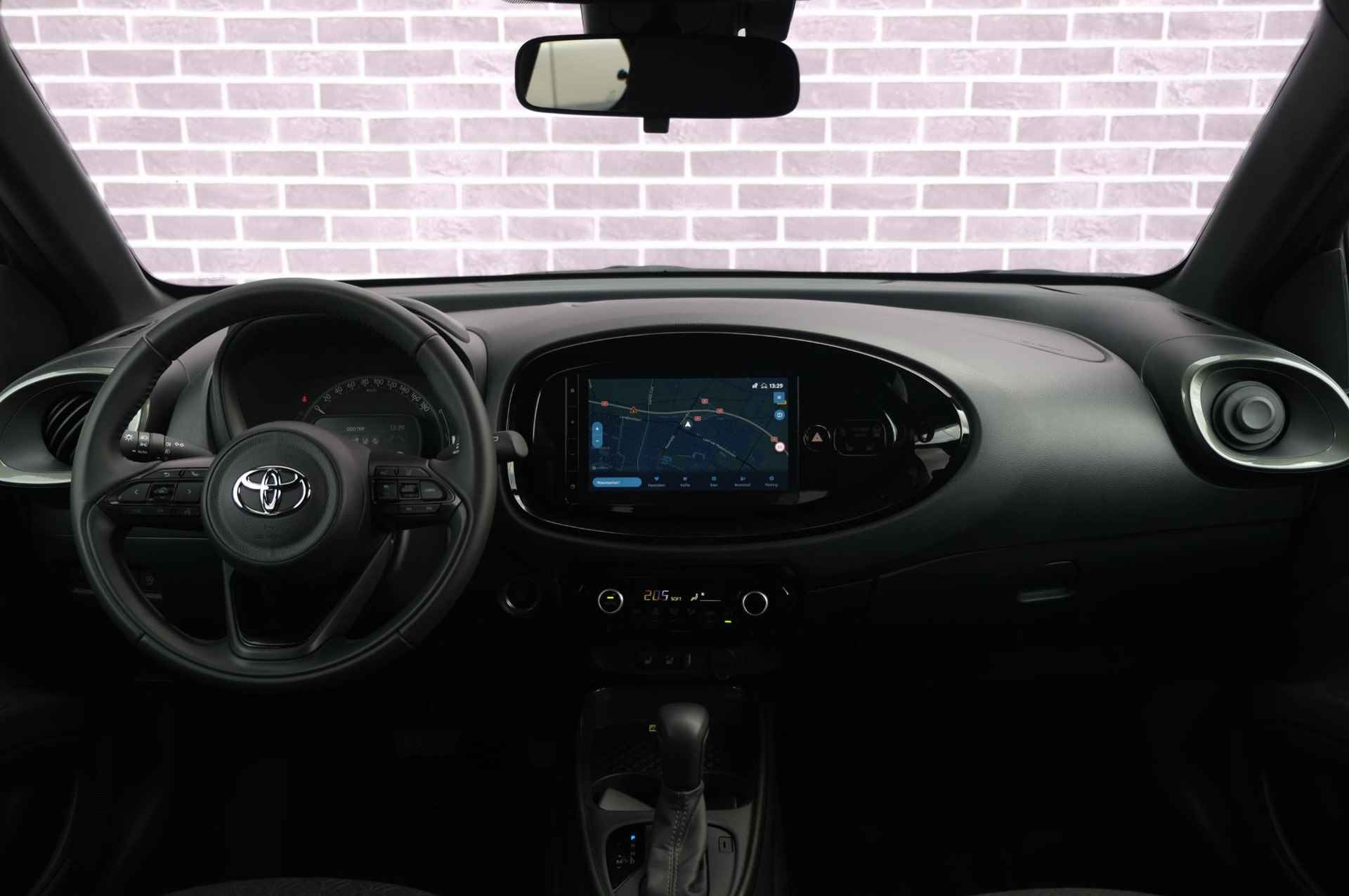 Toyota Aygo X 1.0 VVT-i S-CVT Pulse | Adaptive Cruise Control | Navi |  Stoelverwarming | Apple CarPlay & Android Auto | Camera | Climate Control | Licht & Regen Sensor - 3/36