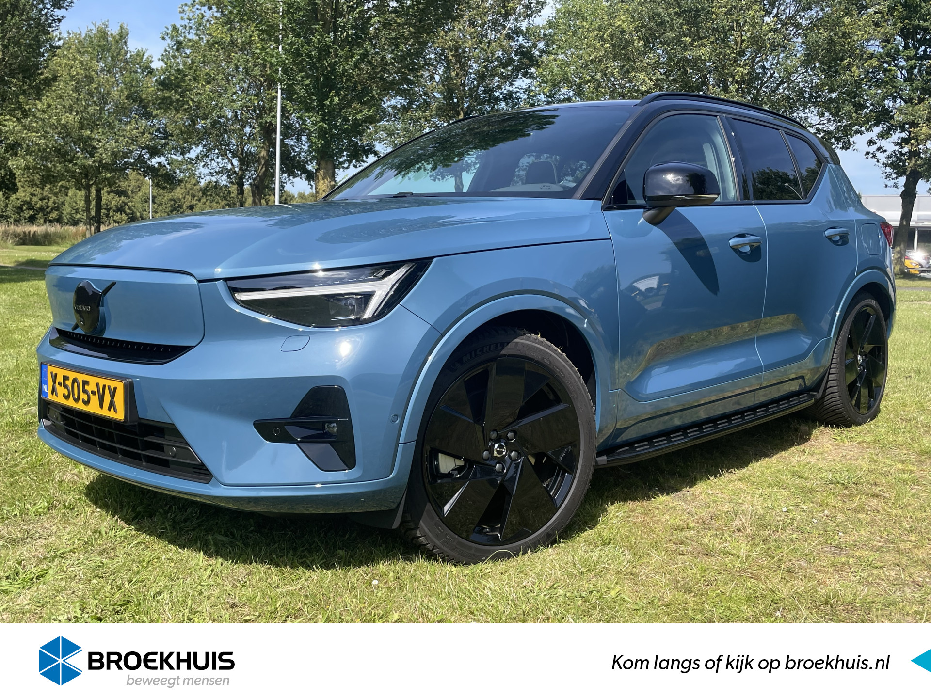 Volvo EX40 Twin Ultimate 82 kWh Vol en UNIEK!! Heico verlaagd | Running Boards | Black Pakket | Schuif-/kanteldak | 20" | Meegespoten bumpe