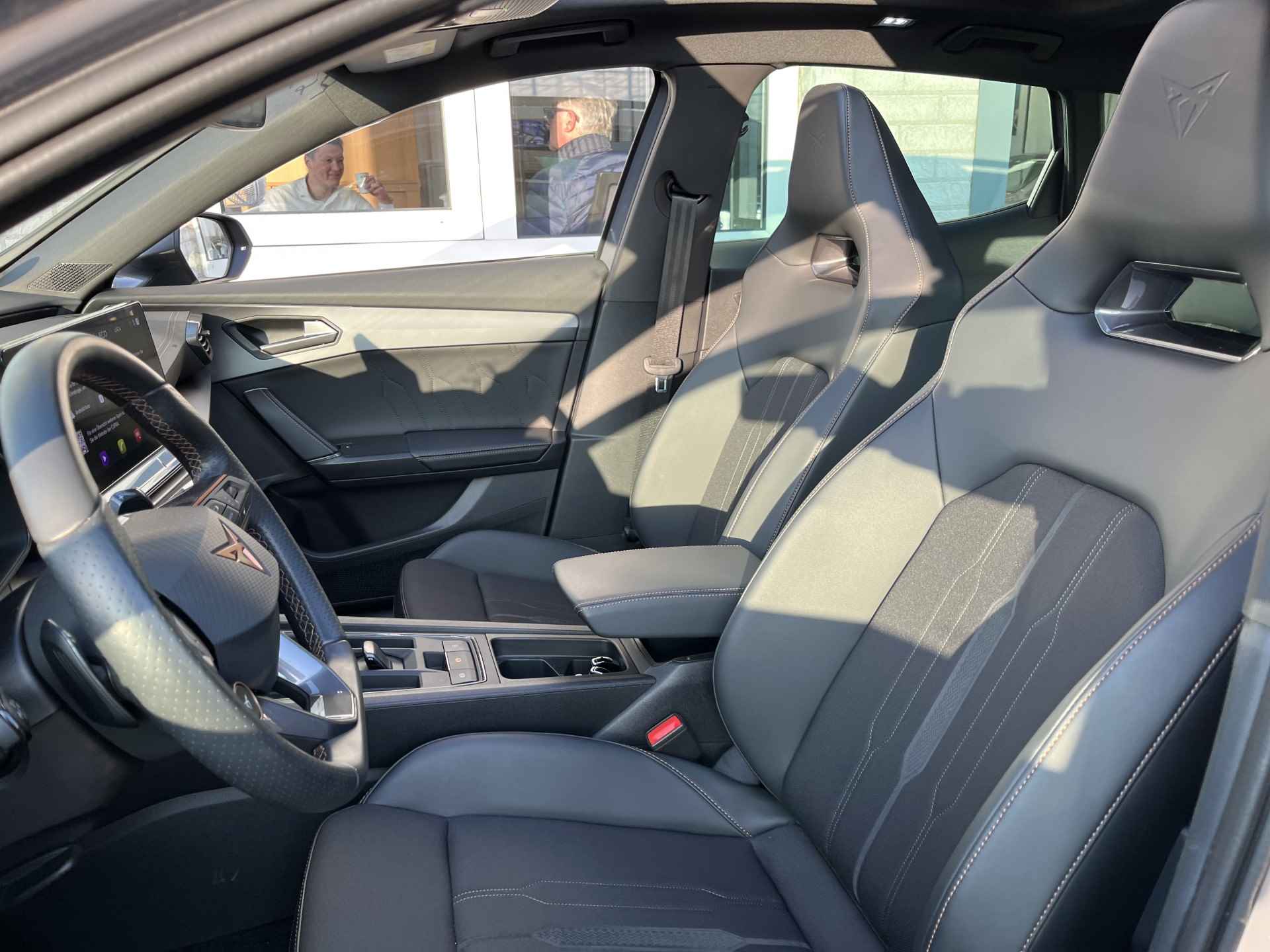 CUPRA Formentor 1.4 e-Hybrid VZ Performance / AUTOMAAT/ 245 PK/ PANO/ CAMERA/ PARK. SENSOREN/ DCC/ DODE HOEK/ KEYLESS/ STOEL-STUURVERWARM./ MATRIX/ ADAPT. CRUISE/ APP-CONNECT/ NAVI/ CLIMA/ DAB - 8/37