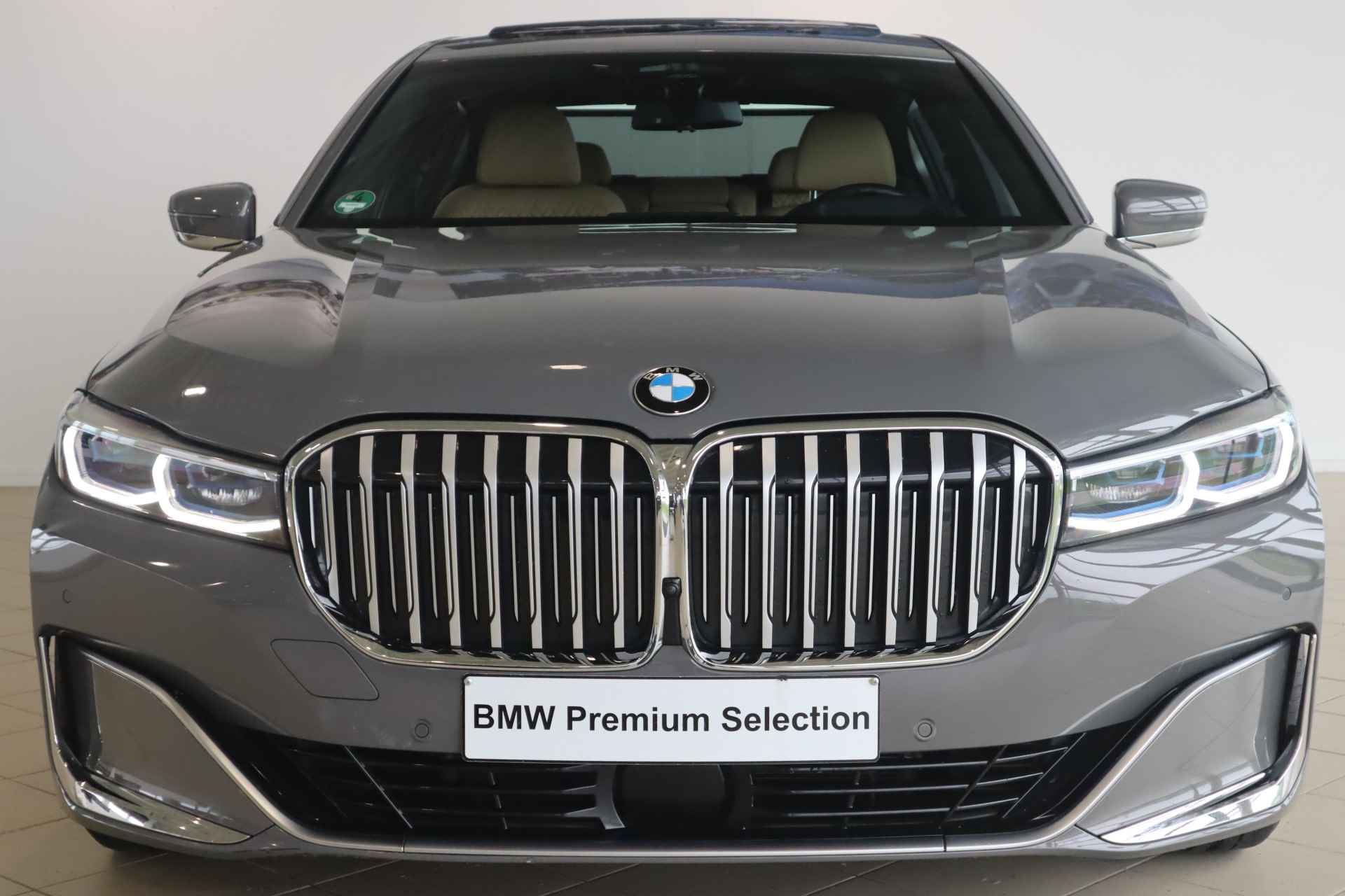 BMW 7 Serie Limousine 745Le xDrive High Executive / Harman Kardon / Panoramadak - 4/36