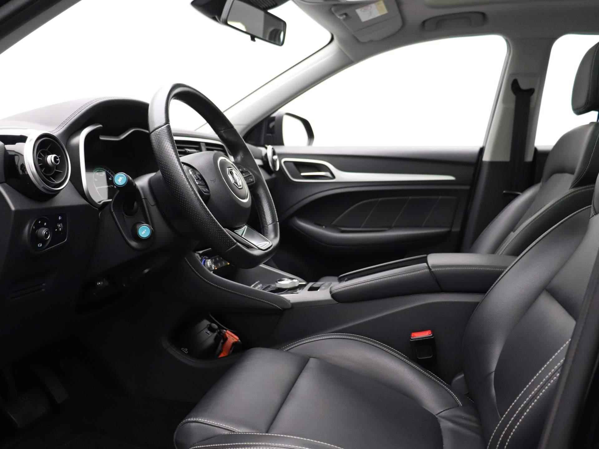 MG ZS EV Luxury 45 kWh | Schuifdak | Leder | Navigatie | Camera | Airco | Parkeersensoren | - 28/40