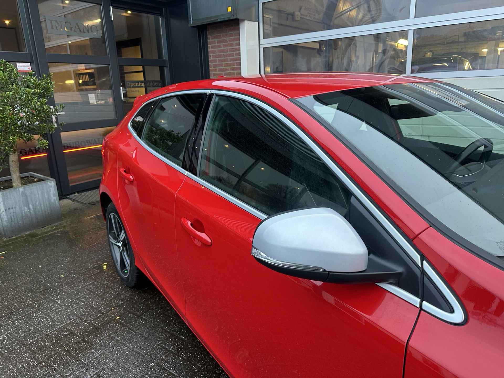 Volvo V40 2.0 T4 R-Design TH/NAVI *ALL-IN PRIJS* - 5/30