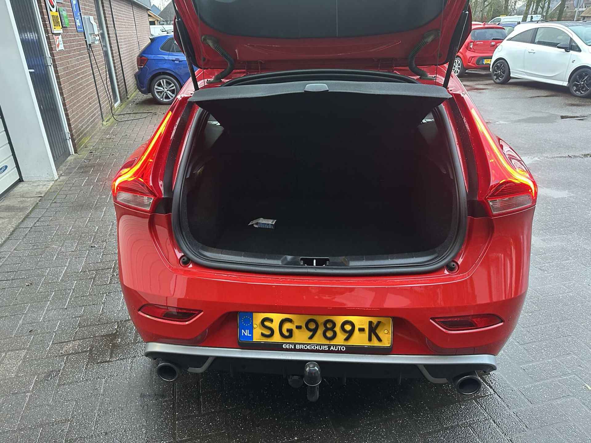 Volvo V40 2.0 T4 R-Design TH/NAVI *ALL-IN PRIJS* - 11/30