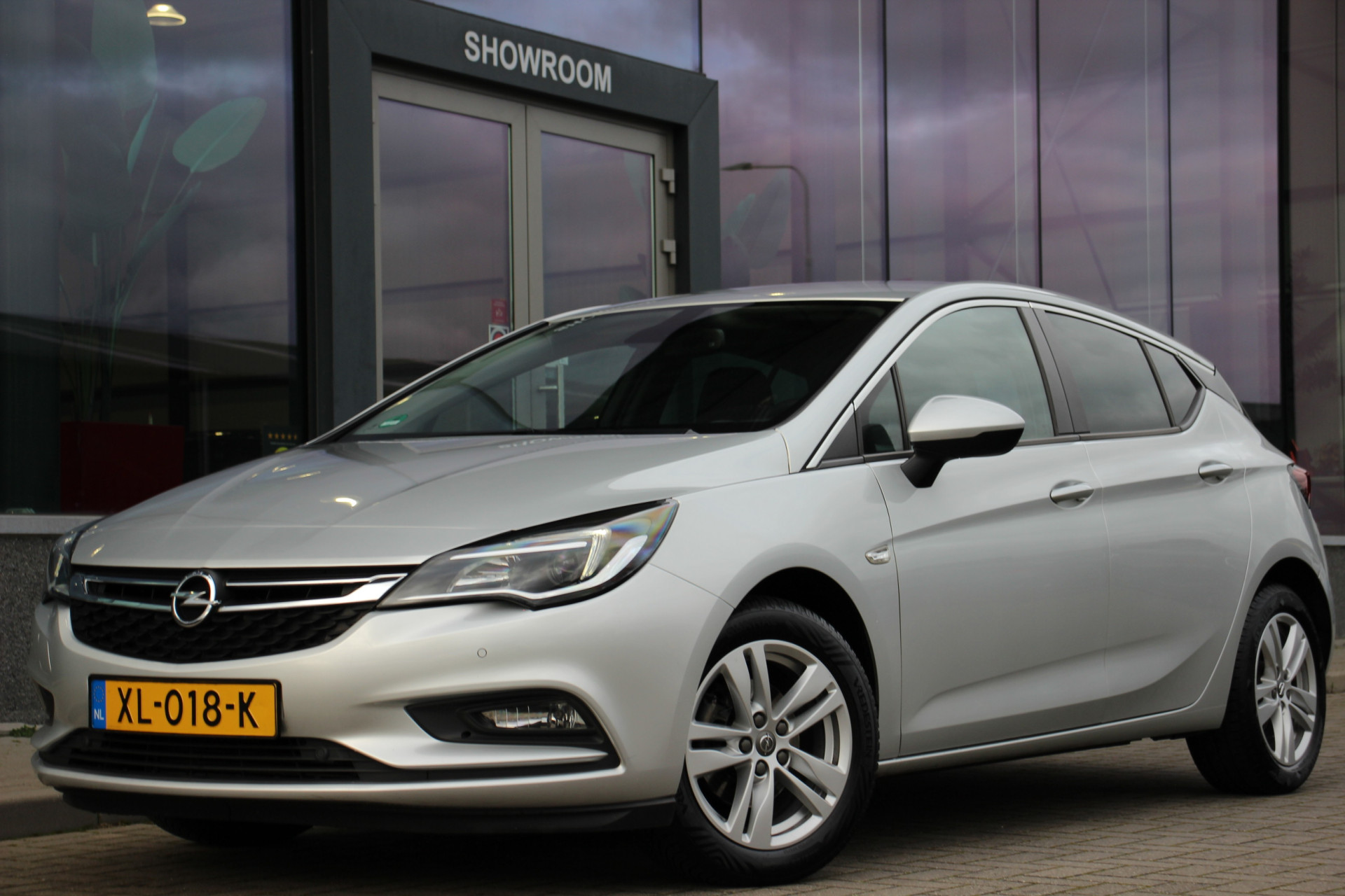 Opel Astra 1.0 Turbo Online Edition | Navi. | Camera | Led bij viaBOVAG.nl