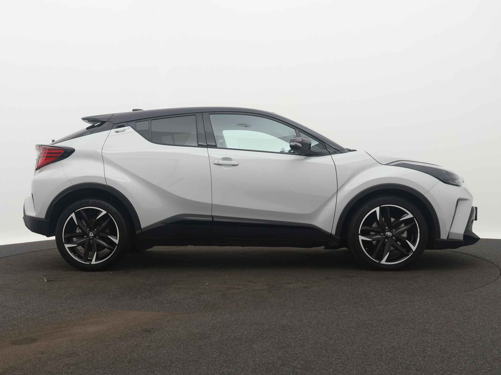 Toyota C-HR 1.8 Hybrid GR-Sport Limited | Camera | Navigatie | Climate Control | Dodehoek Ass. | Stoelverwarming | Parkeersensoren | LM velgen | - 29/47