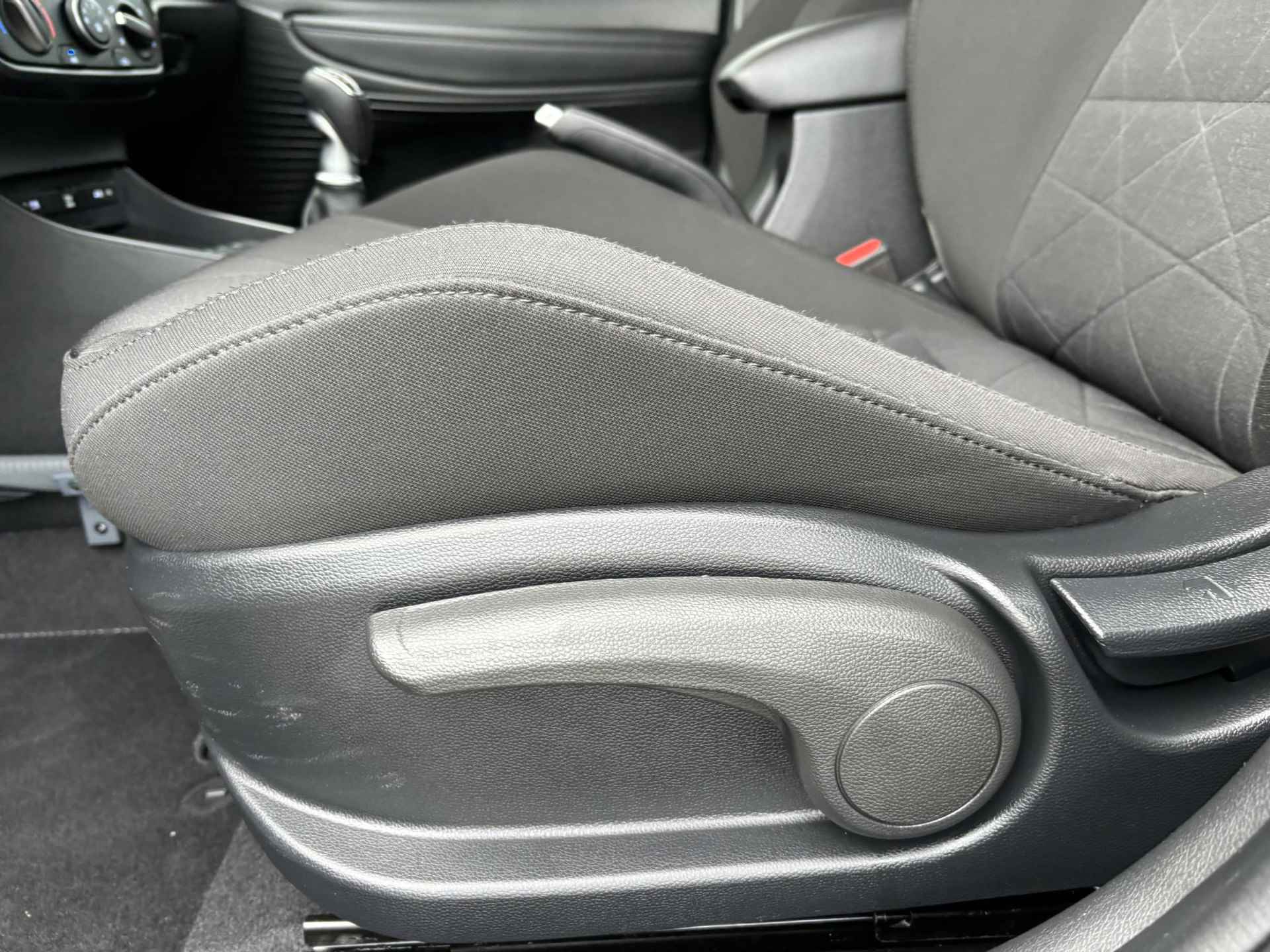 Hyundai Bayon 1.0 T-GDI Comfort Smart | Navigatie | Cruise Control | Climate Control | Parkeersensoren | Parkeercamera | 36Mnd. Garantie | Rijklaar! | - 28/30