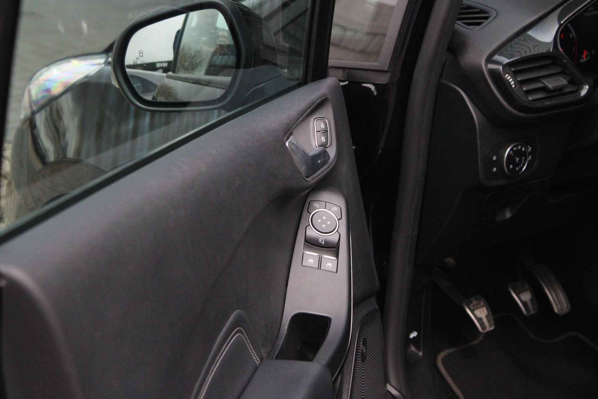 Ford Fiesta ST-3 200pk | Winterpack | Achteruitrijcamera | Parkeersensor achter | Panorama dak - 7/17