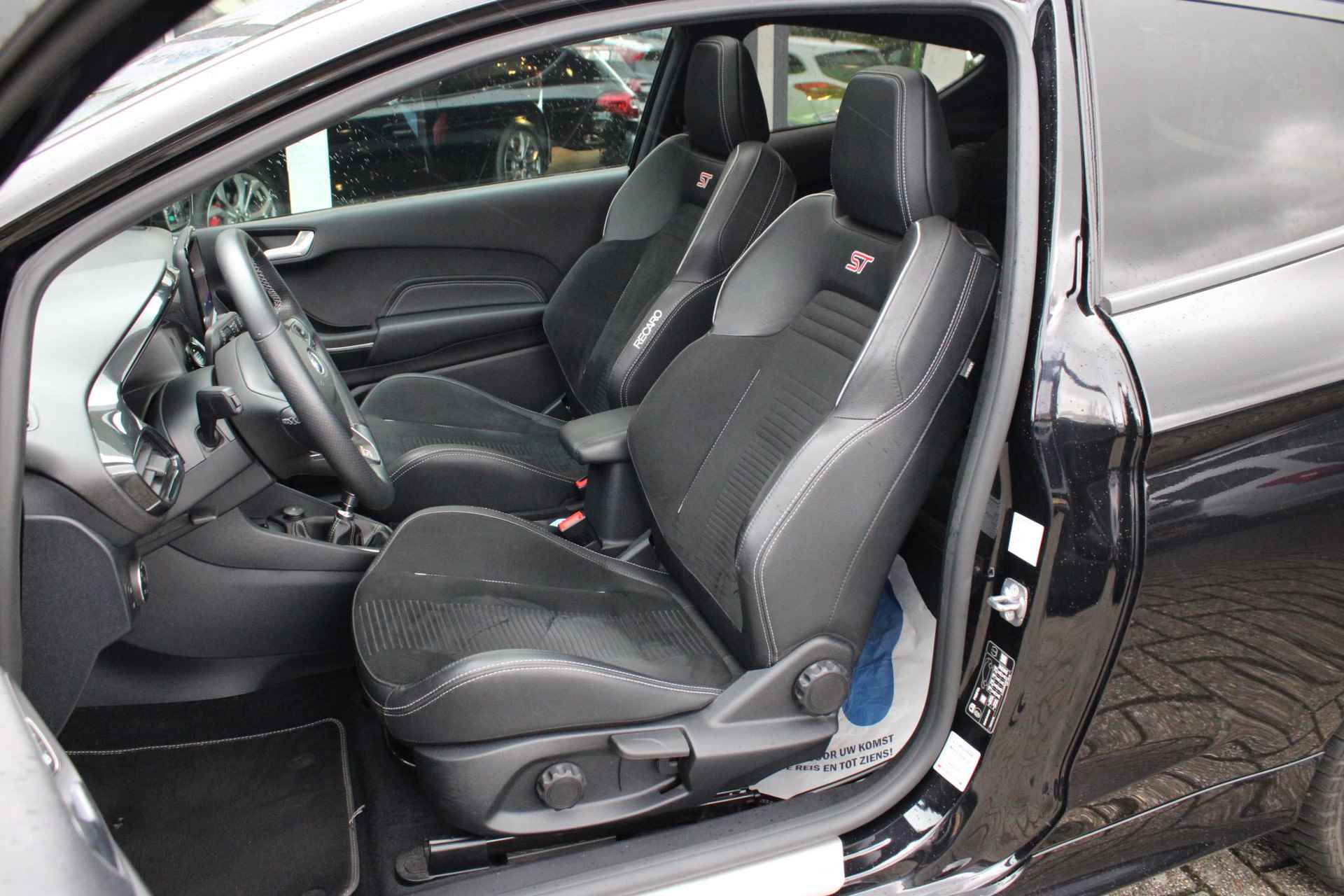 Ford Fiesta ST-3 200pk | Winterpack | Achteruitrijcamera | Parkeersensor achter | Panorama dak - 9/17