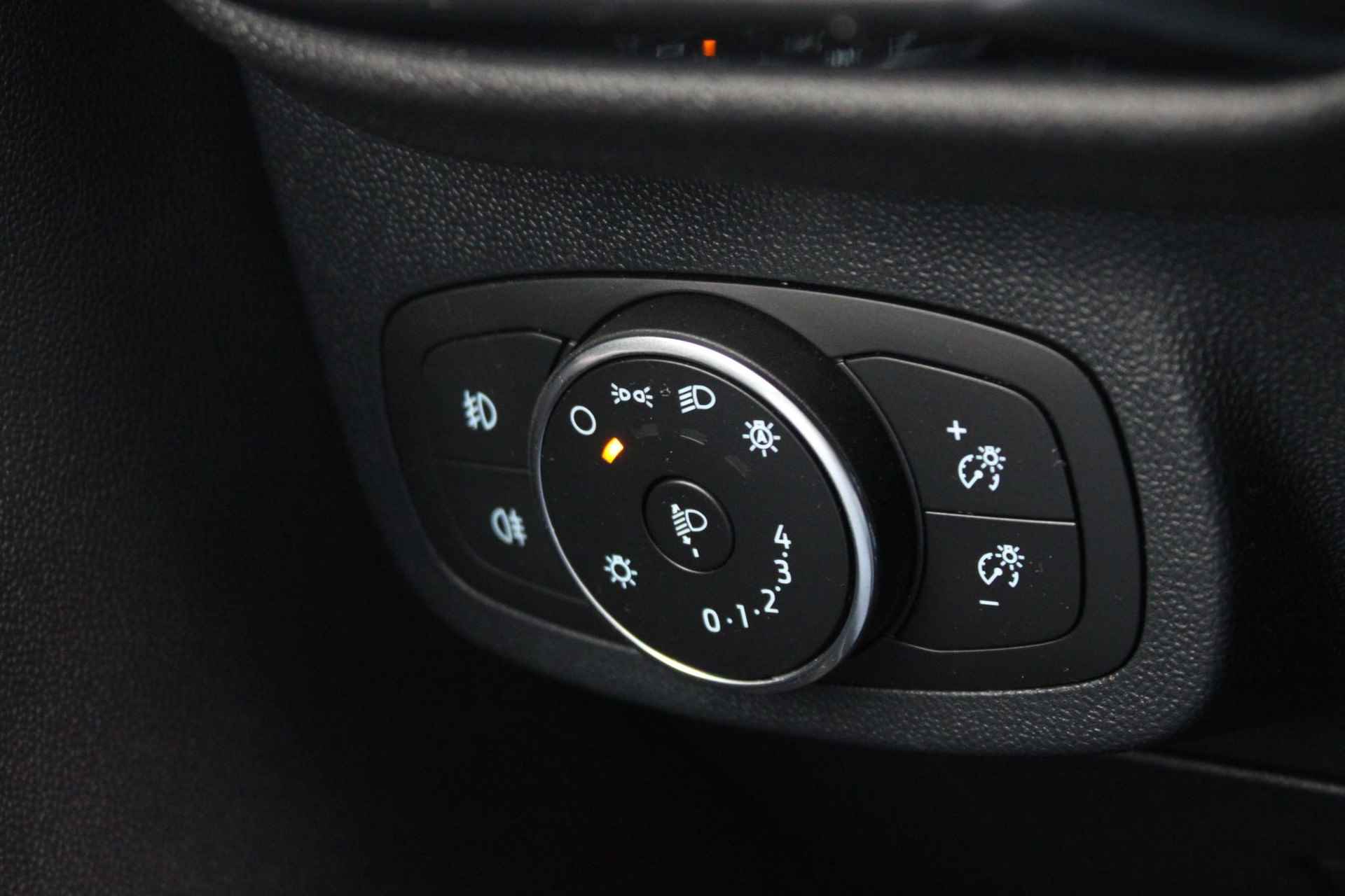 Ford Fiesta ST-3 200pk | Winterpack | Achteruitrijcamera | Parkeersensor achter | Panorama dak - 12/17