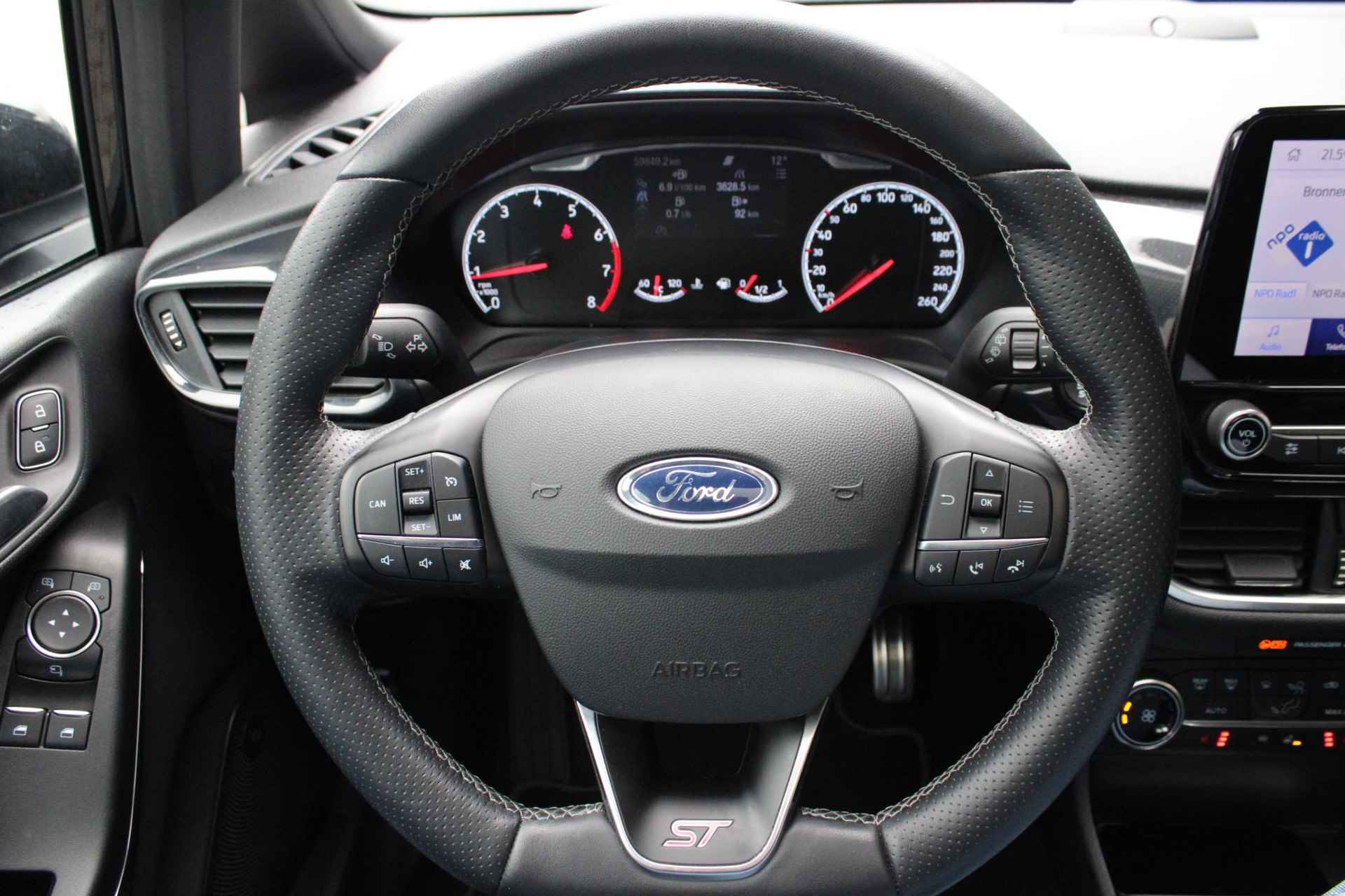 Ford Fiesta ST-3 200pk | Winterpack | Achteruitrijcamera | Parkeersensor achter | Panorama dak - 13/17