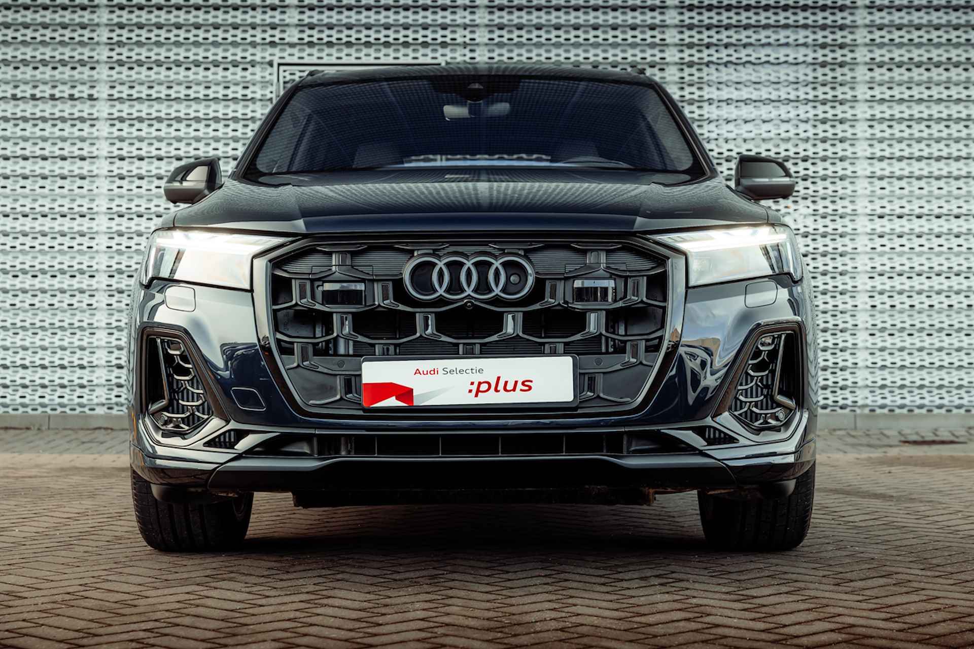 Audi Q7 60 TFSI e 490pk quattro Pro Line S Competition | Nieuw 167k | Panoramadak | Advanced onderstel | Vierwielbesturing | Assistentiepakket Plus | Exclusive | B&O | Head Up | Nachtzicht | Servo | Trekhaak | Optiek zwart | 21" LM velgen - 6/40