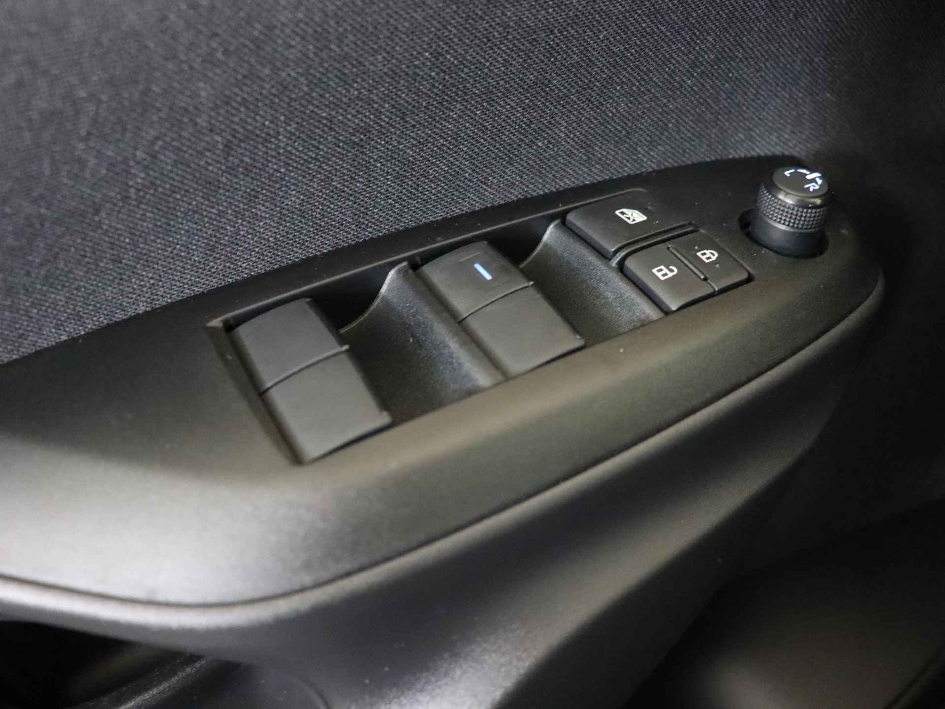 Toyota Yaris 1.5 Hybrid Dynamic Limited, Apple carplay, Android auto, Lm velgen, Bumperbeschermstrip - 26/32