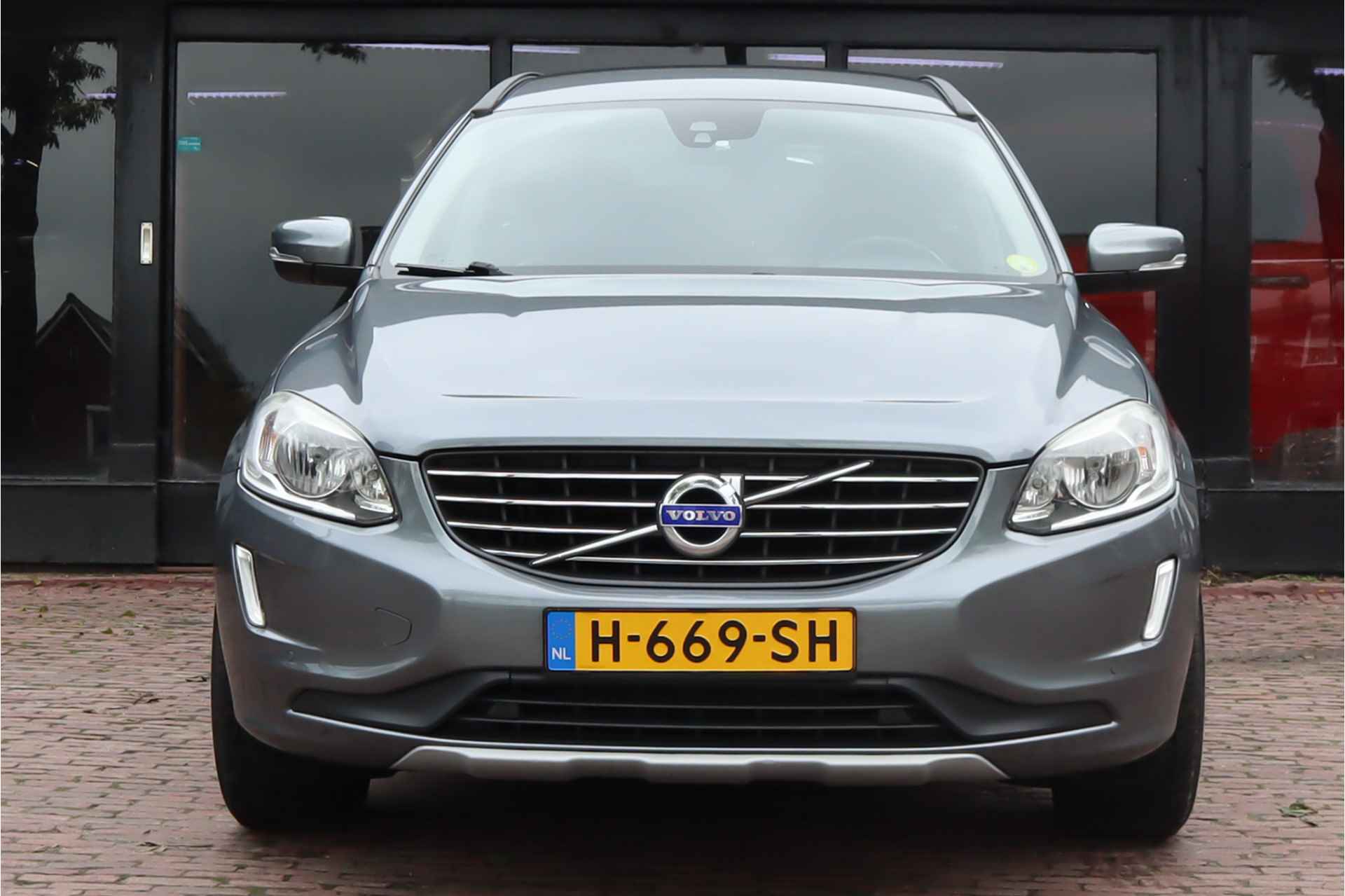 Volvo XC60 2.0 D3 FWD Momentum | Navigatie | Trekhaak | 18 inch lichtmetalen velgen | lederen bekleding - 11/30