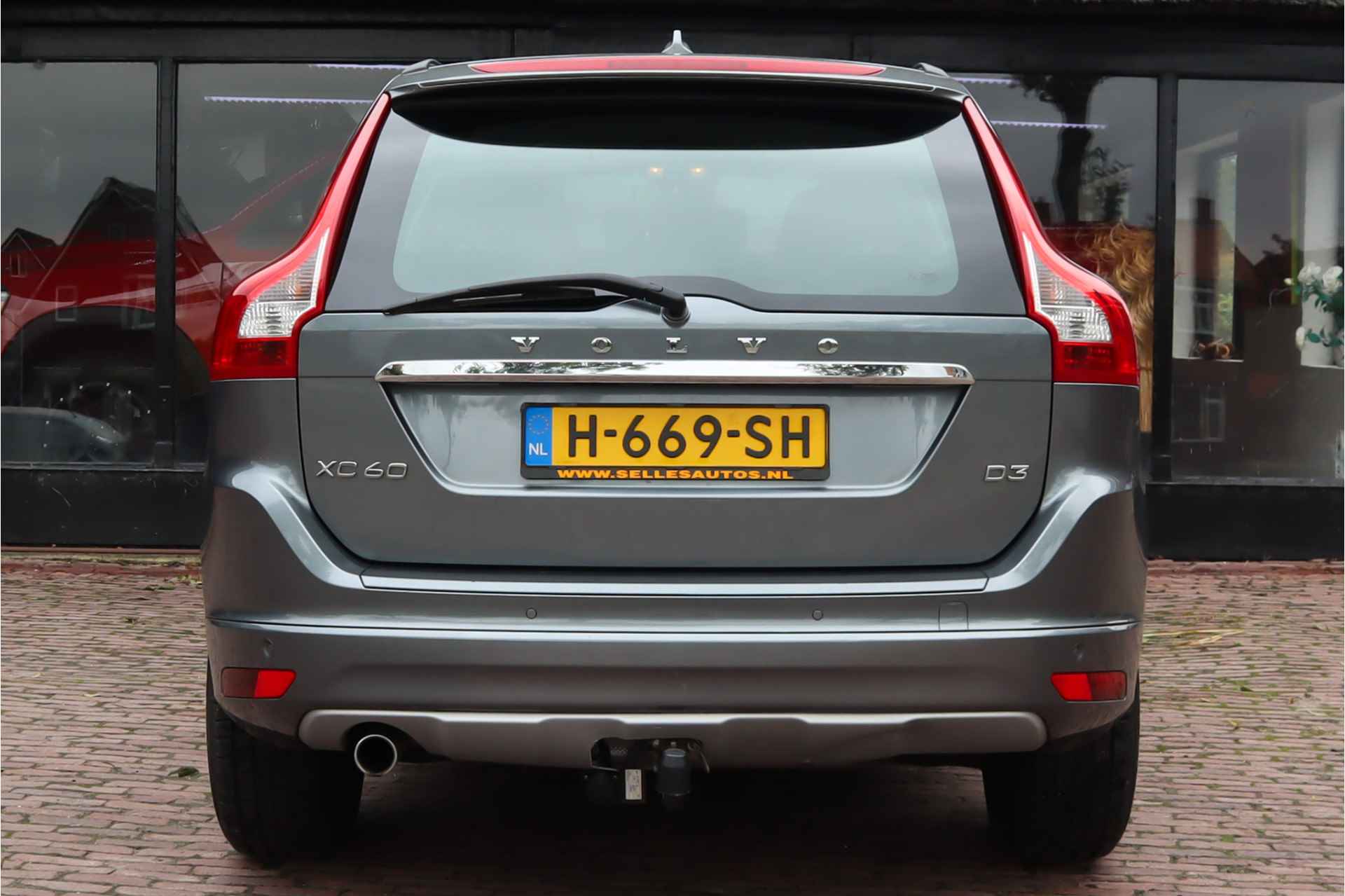 Volvo XC60 2.0 D3 FWD Momentum | Navigatie | Trekhaak | 18 inch lichtmetalen velgen | lederen bekleding - 19/30