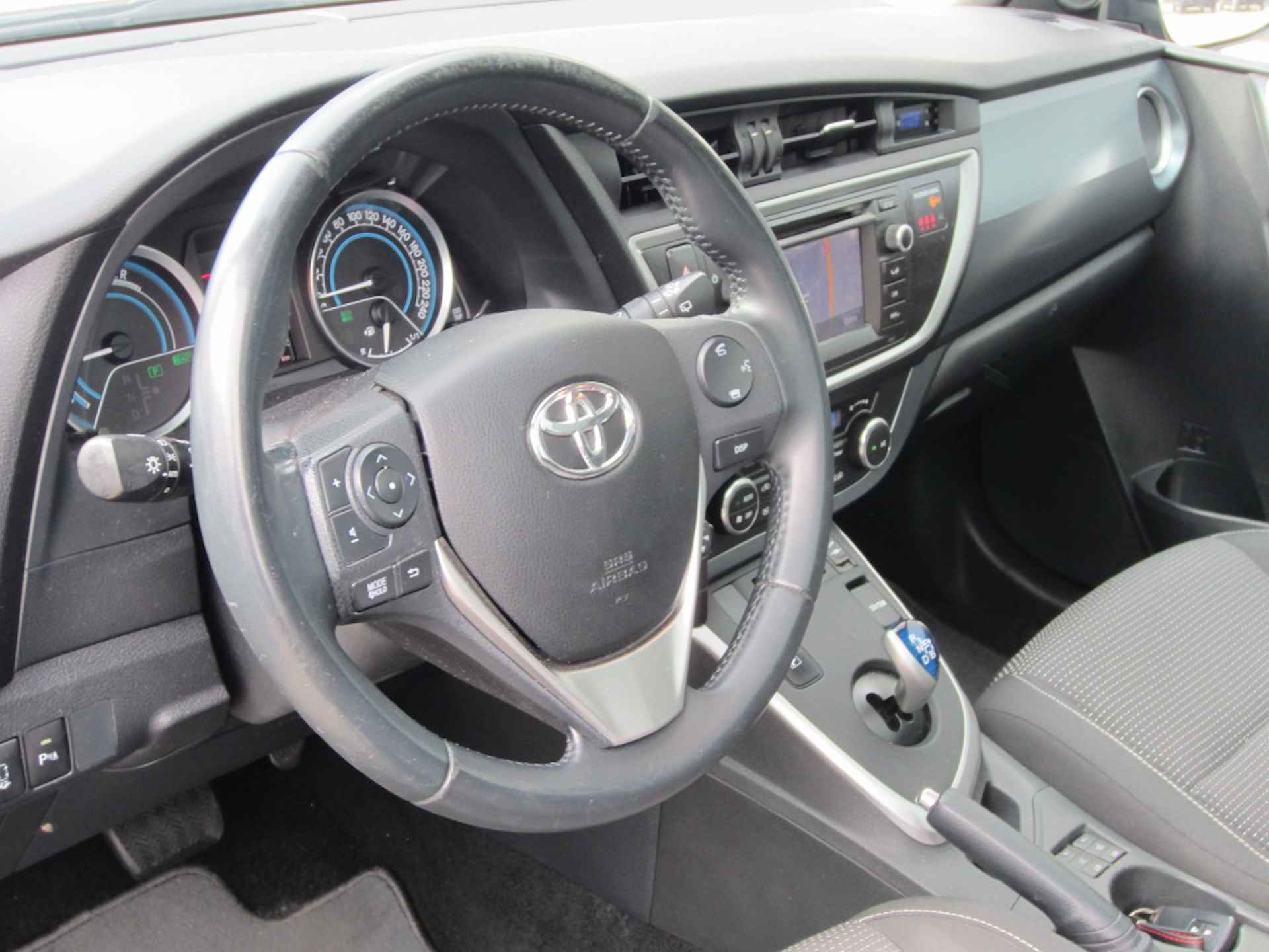 Toyota Auris Touring Sports 1.8 Hybrid Lease+ Navi PDC Panoramadak Stoelverwarming - 6/26