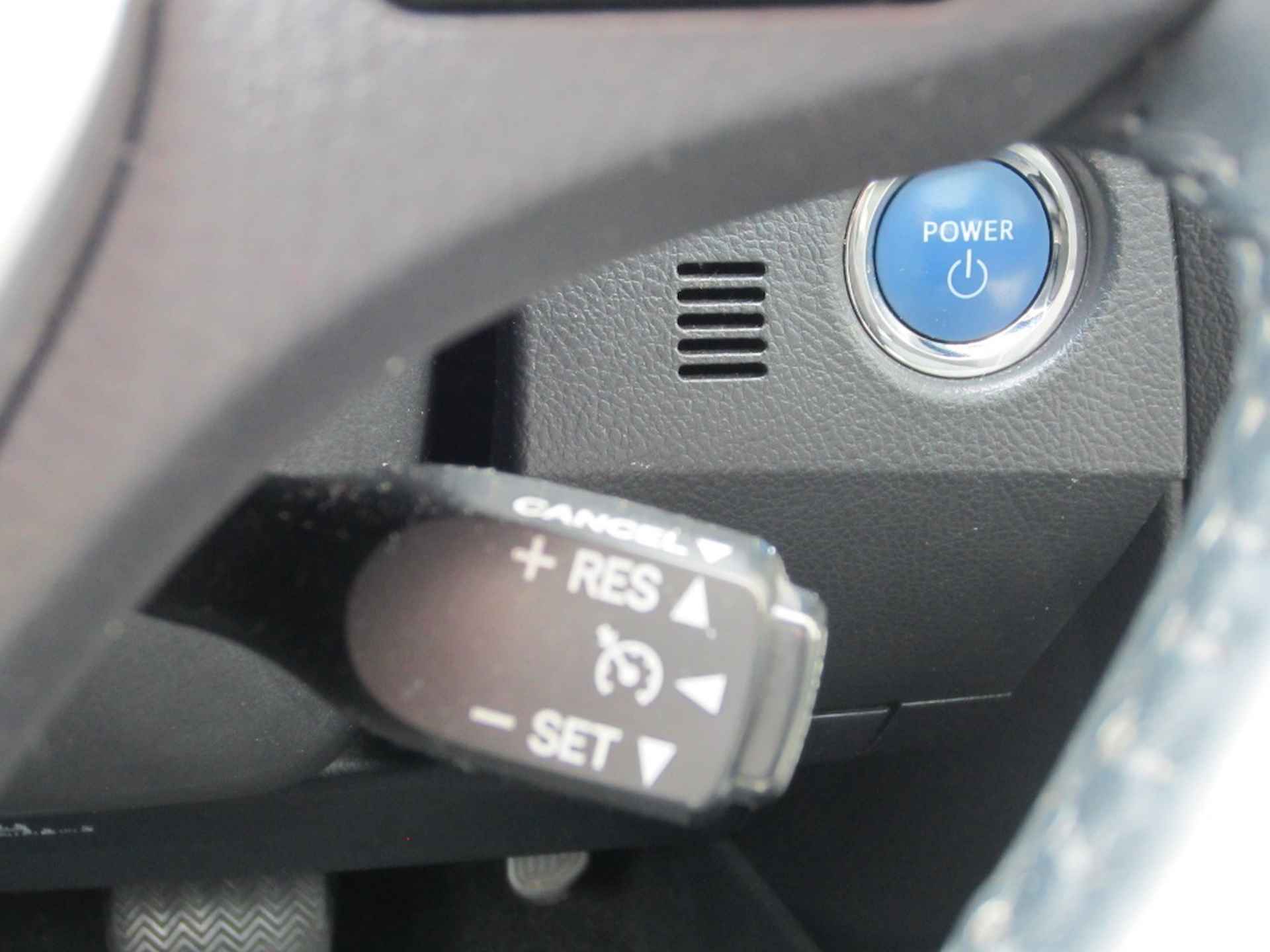 Toyota Auris Touring Sports 1.8 Hybrid Lease+ Navi PDC Panoramadak Stoelverwarming - 24/26