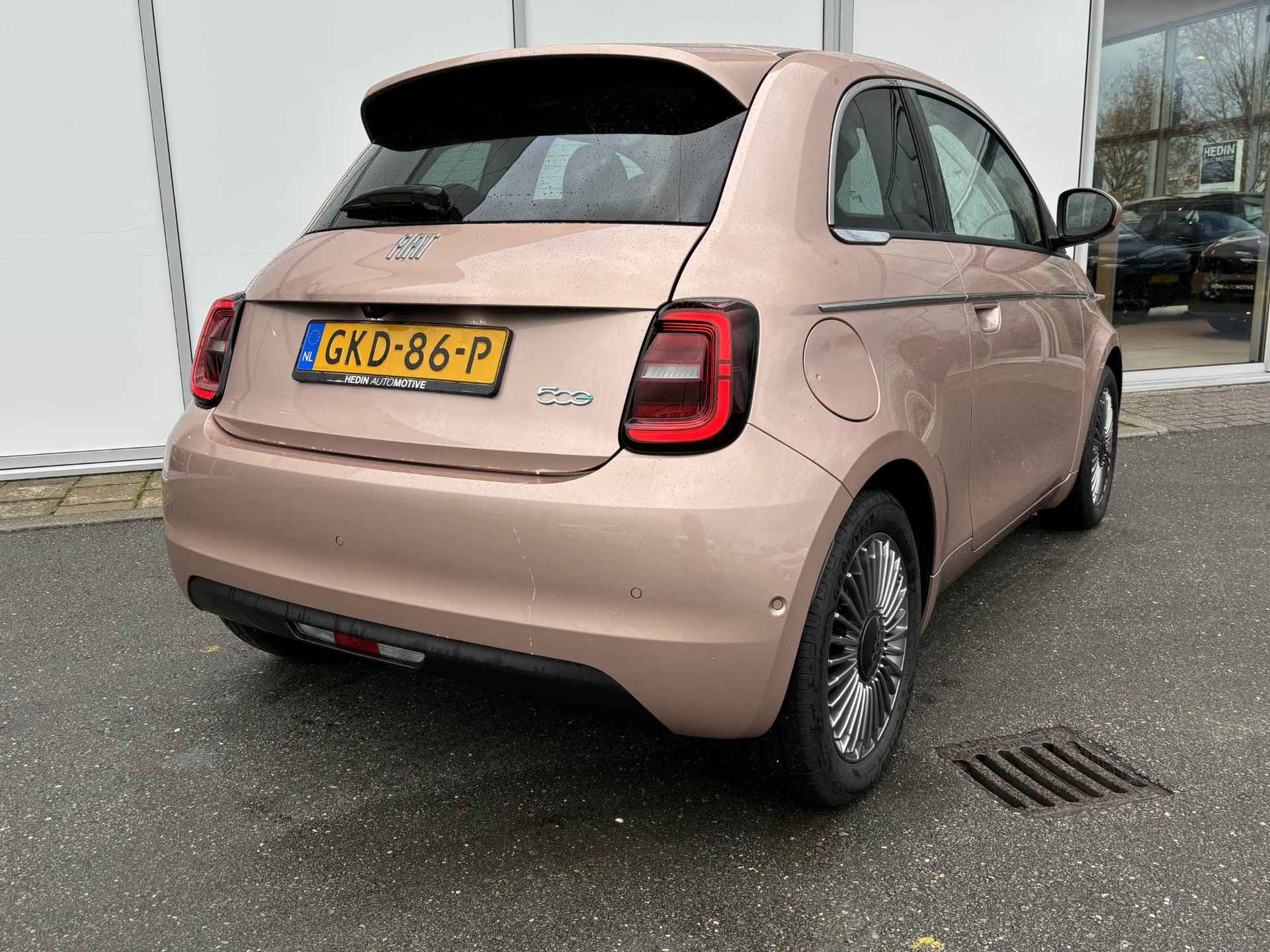 Fiat 500 42 kWh | €8.594 DEMO KORTING | STOELVERWARMING | KEYLESS | CAMERA | PARKEERSENSOREN | CARPLAY - 6/30