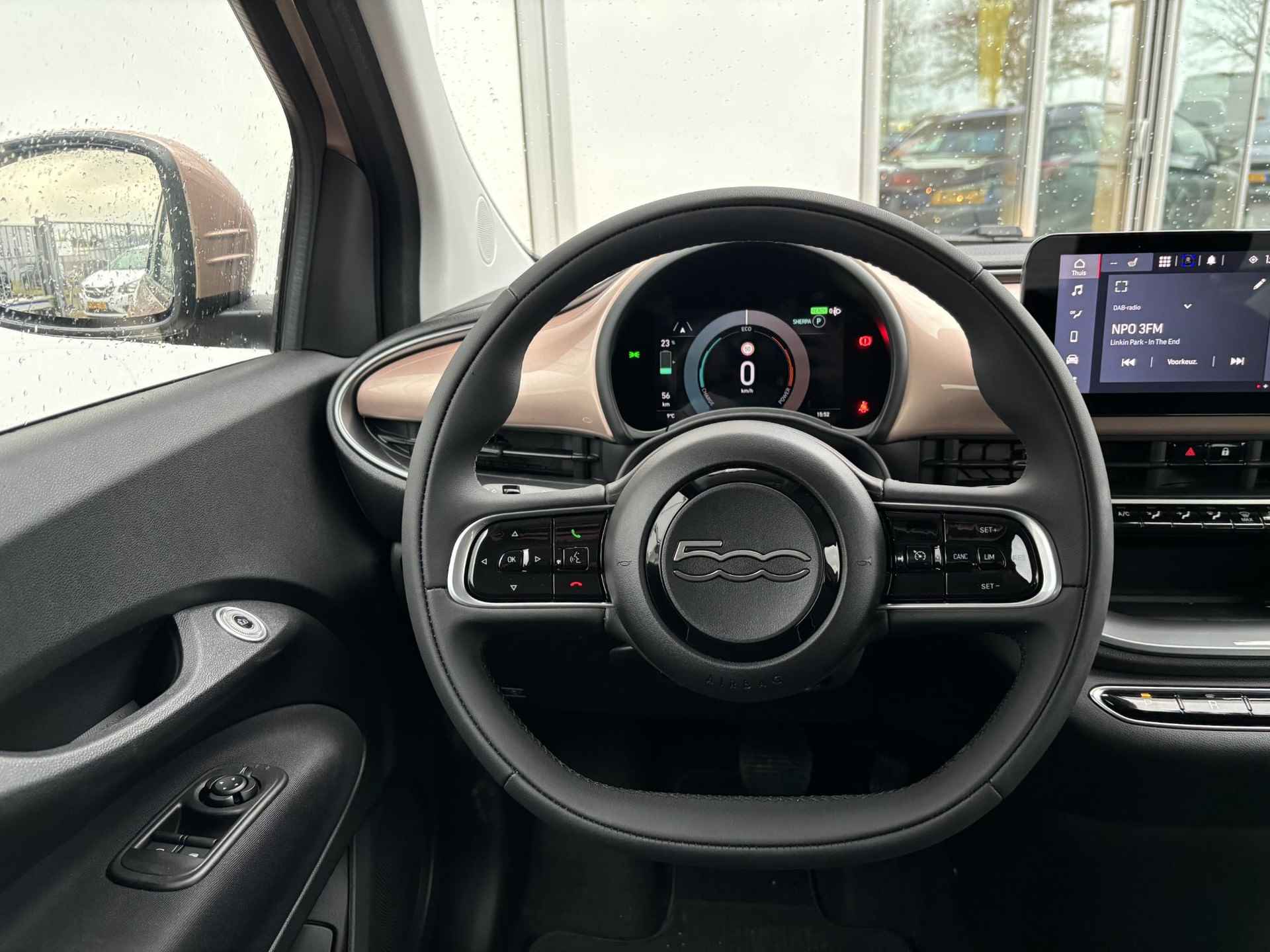 Fiat 500 42 kWh | €8.594 DEMO KORTING | STOELVERWARMING | KEYLESS | CAMERA | PARKEERSENSOREN | CARPLAY - 10/30