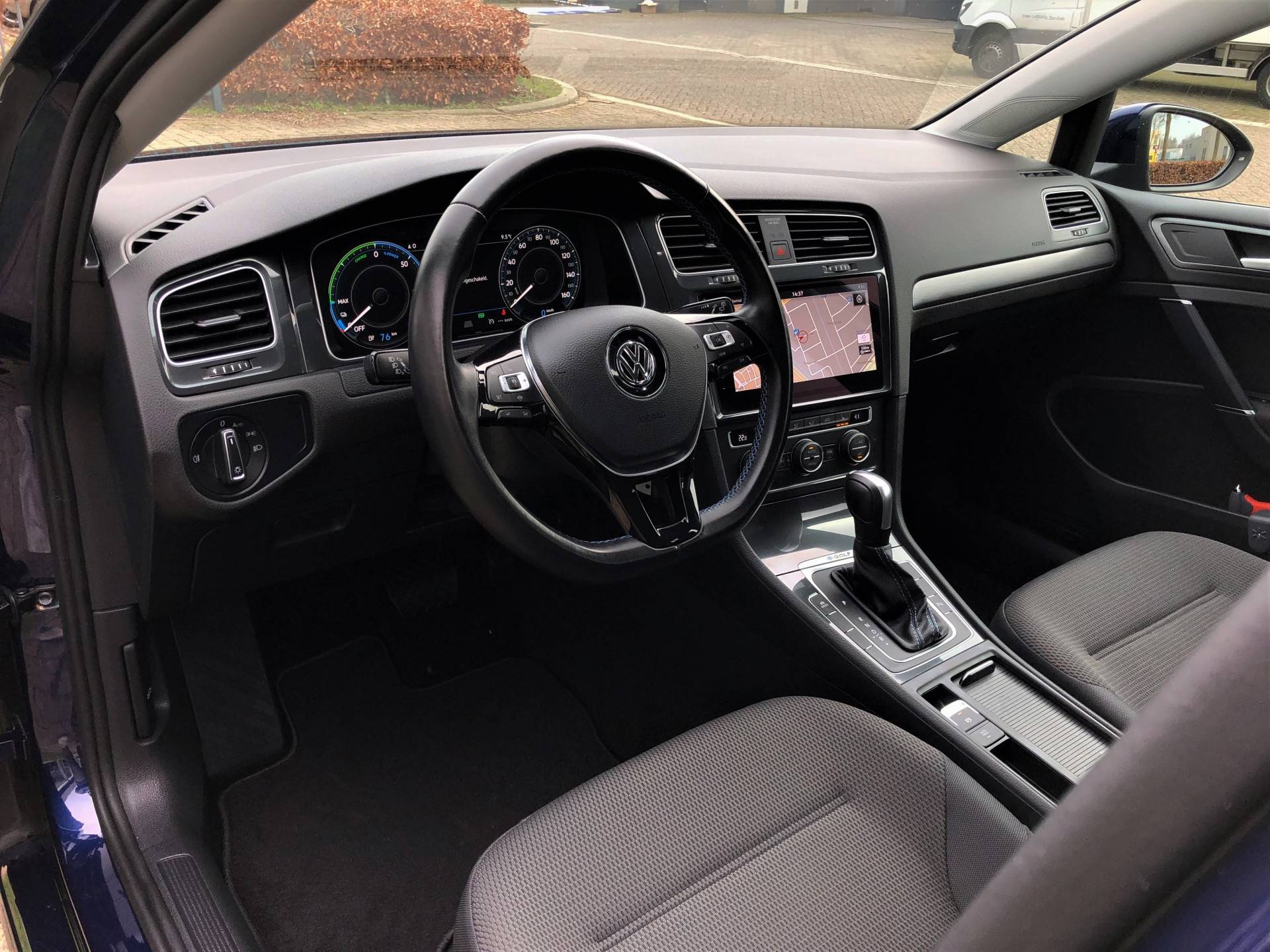 Volkswagen e-Golf E-DITION 136 pk | 17" |  Warmtepomp | Virtual Cockpit | Winter - 12/34