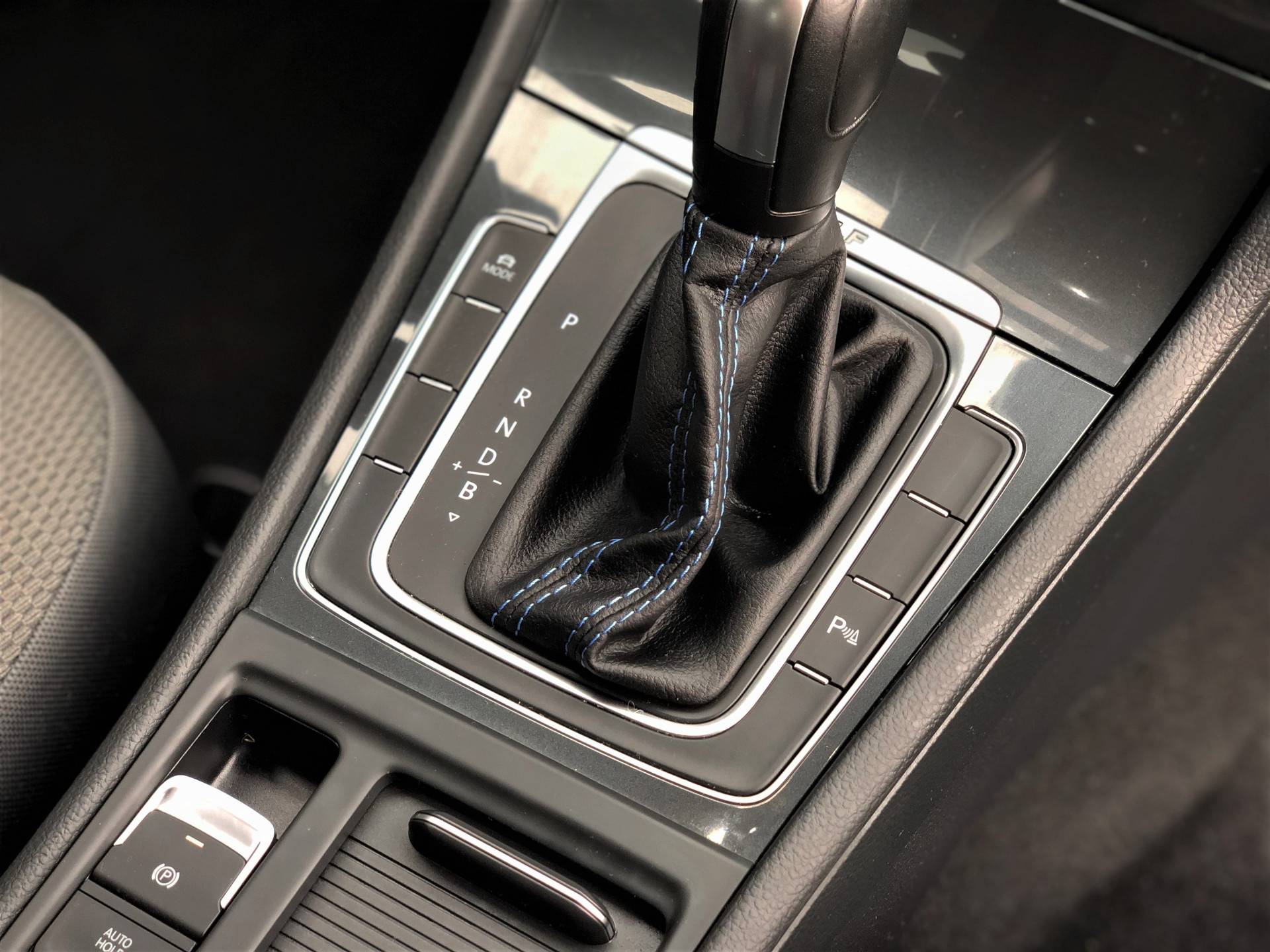 Volkswagen e-Golf E-DITION 136 pk | € 2000 Subsidie | 17" |  Warmtepomp | Virtual Cockpit | Winter - 28/34
