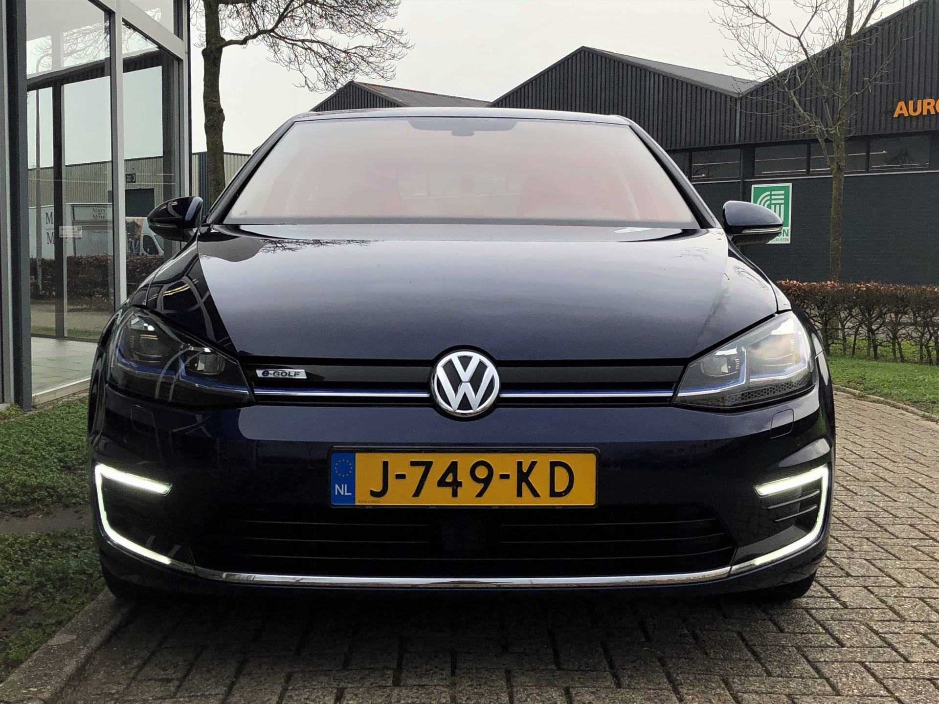 Volkswagen e-Golf E-DITION 136 pk | € 2000 Subsidie | 17" |  Warmtepomp | Virtual Cockpit | Winter - 31/34