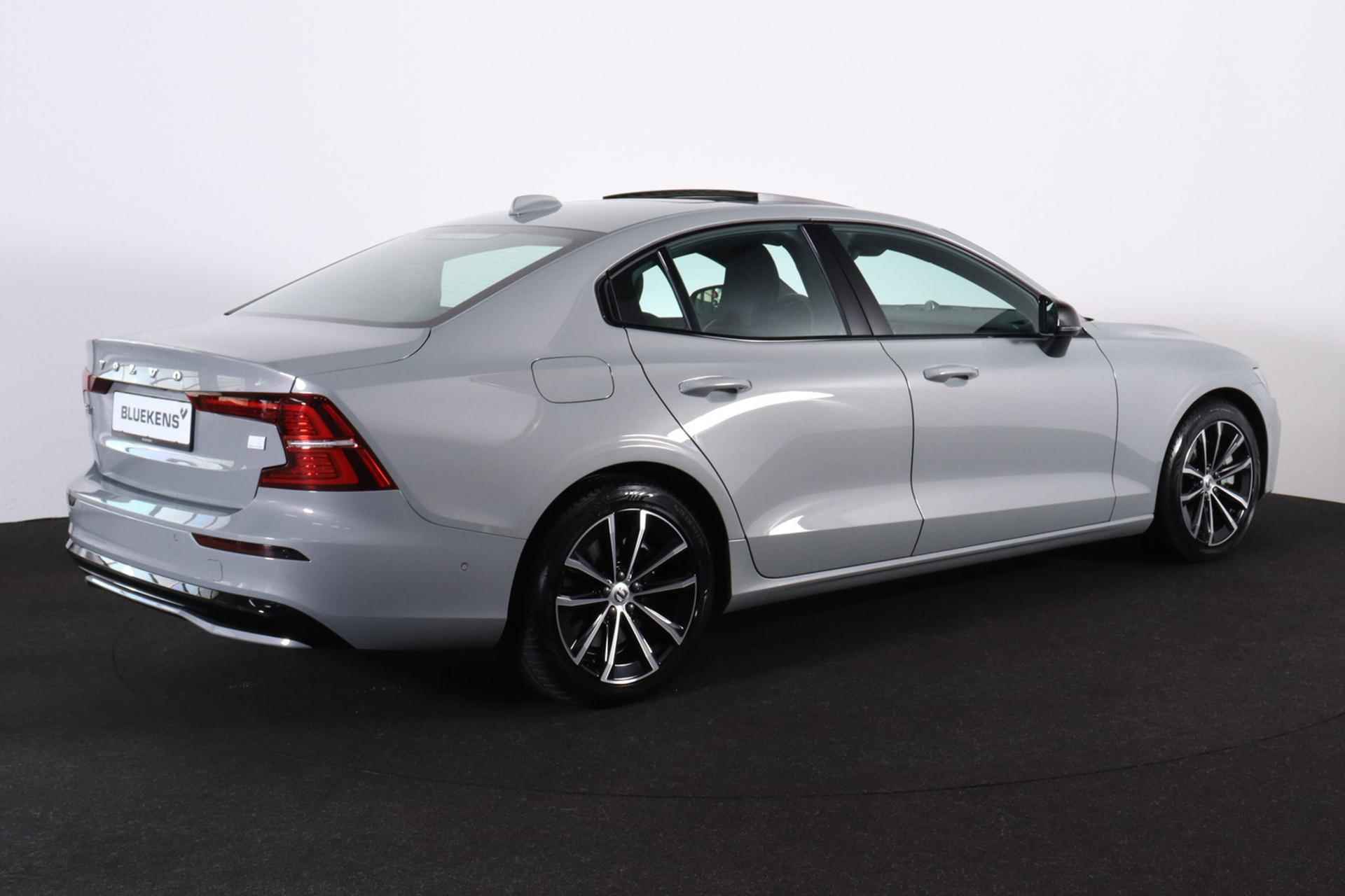 Volvo S60 Recharge T6 AWD Ultimate Dark - Panorama/schuifdak - IntelliSafe Assist & Surround - 360° Camera - Bowers & Wilkins audio - Verwarmde voorstoelen, stuur & achterbank - Parkeersensoren voor & achter - Elektr. bedienb. voorstoelen met geheugen - Head up display - Elektr. inklapbare trekhaak - 18' LMV - 5/28